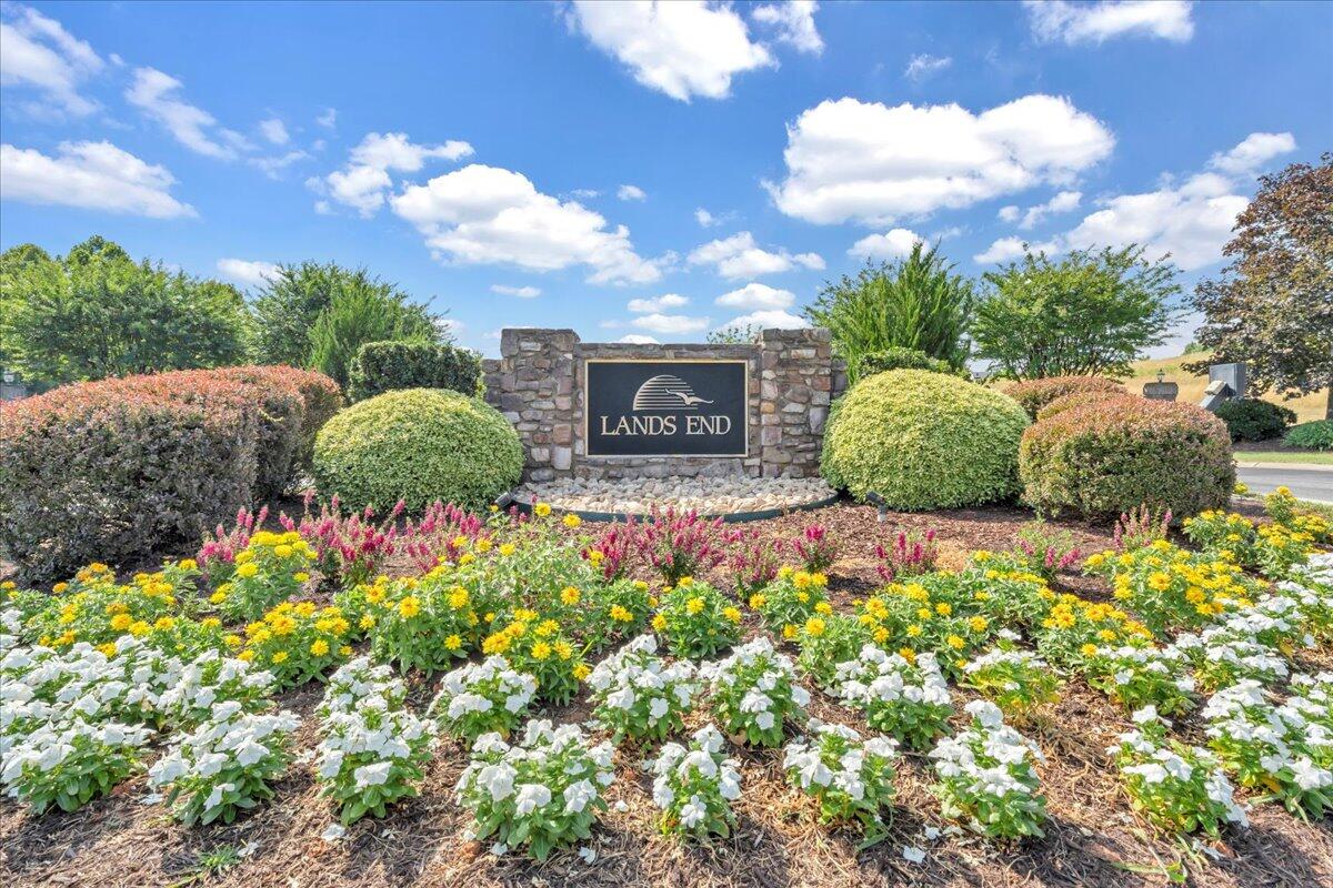 110 Lands End CIR
