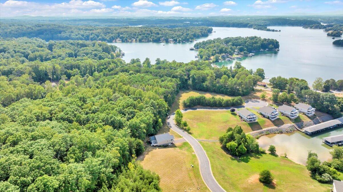110 Lands End CIR