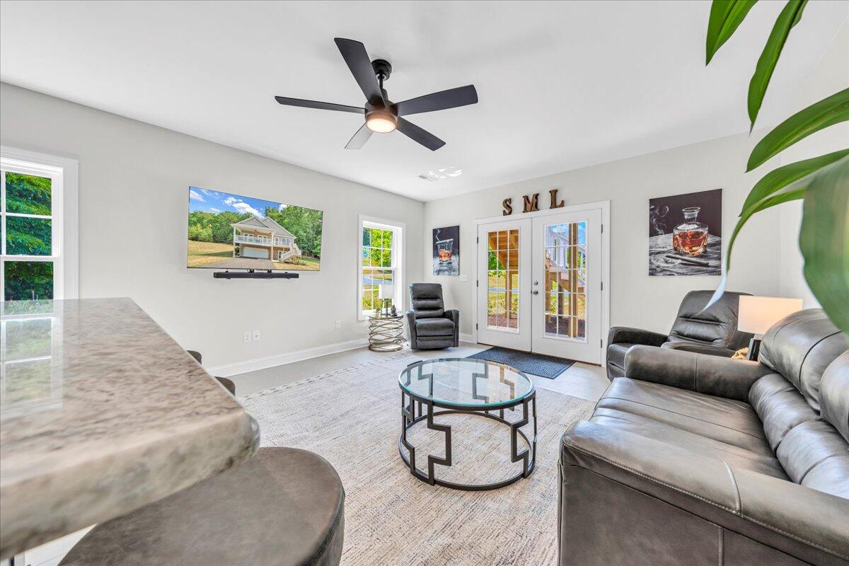 110 Lands End CIR