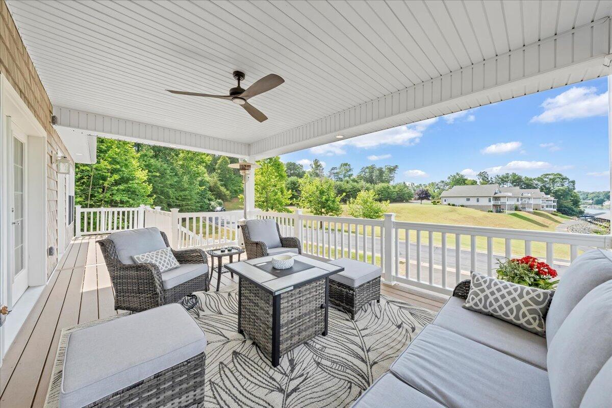 110 Lands End CIR