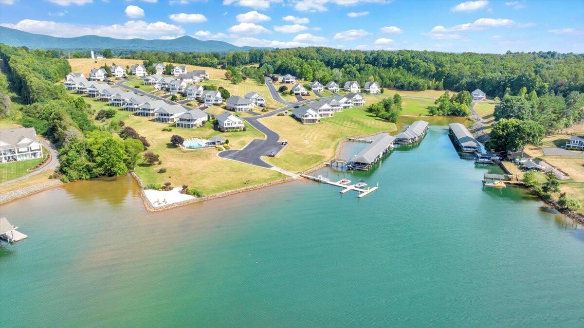 110 Lands End CIR