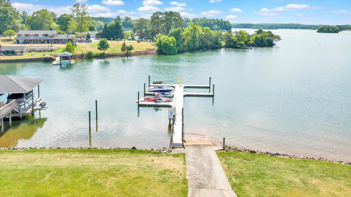 110 Lands End CIR