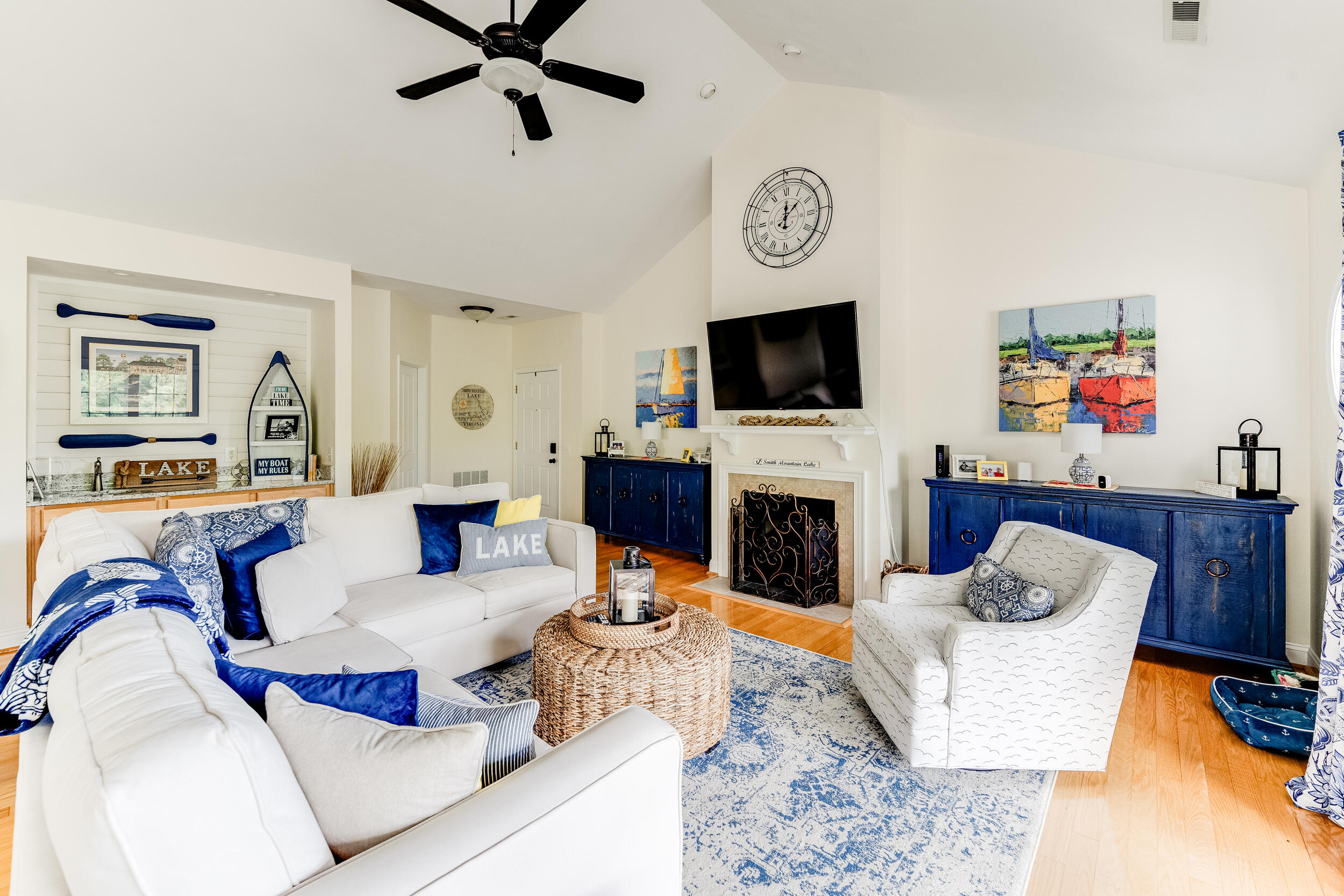 300 S Pointe Shore DR Unit: 412