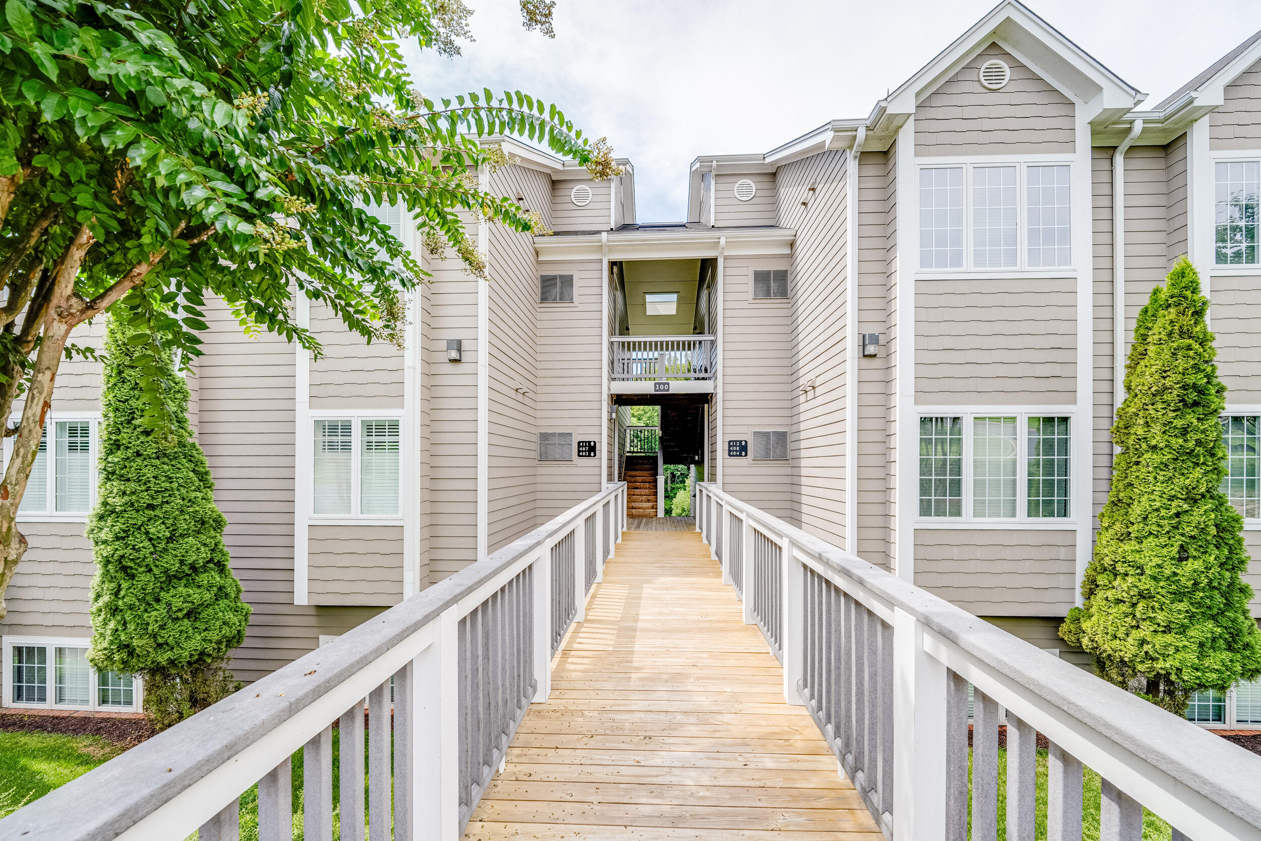 300 S Pointe Shore DR Unit: 412