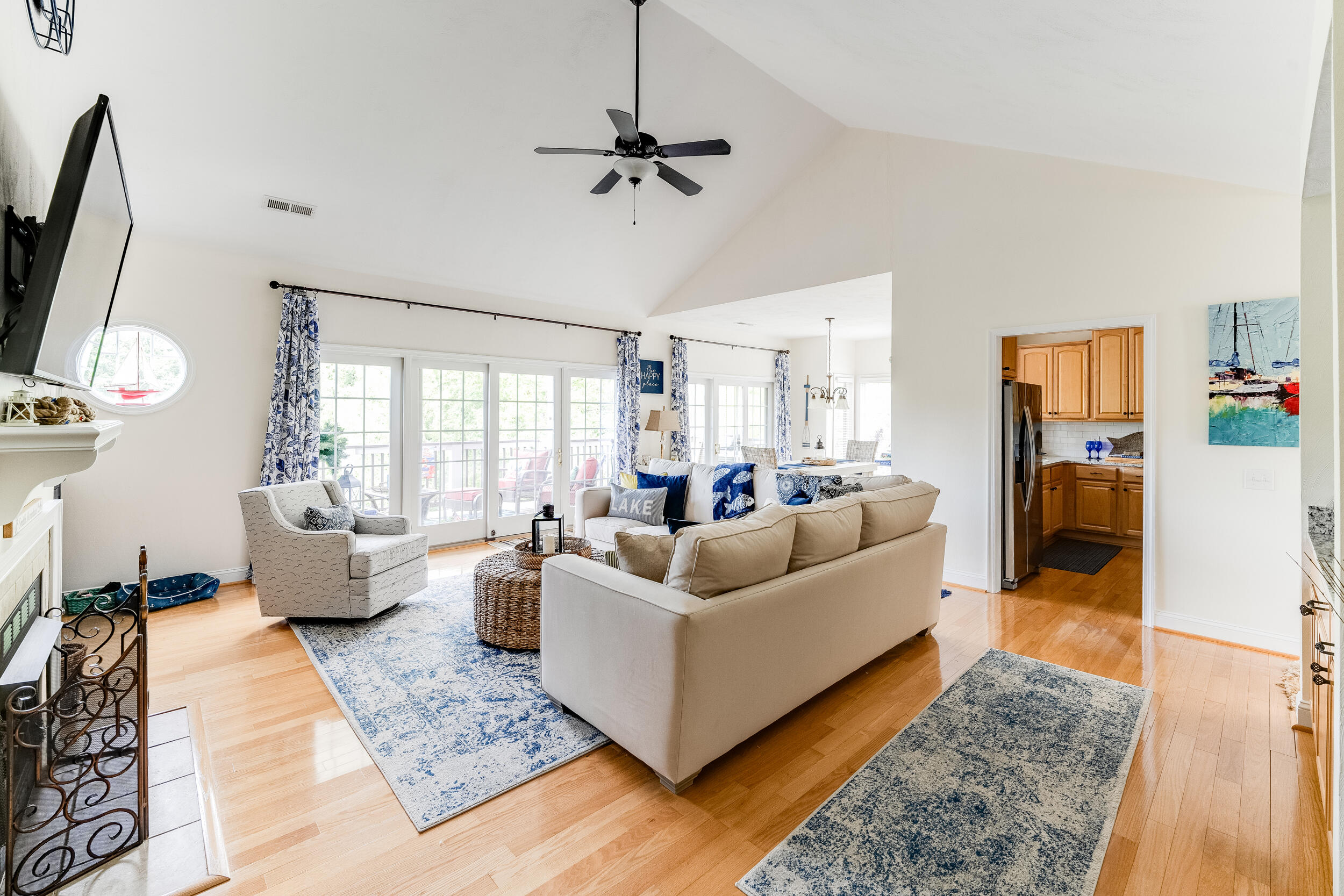 300 S Pointe Shore DR Unit: 412