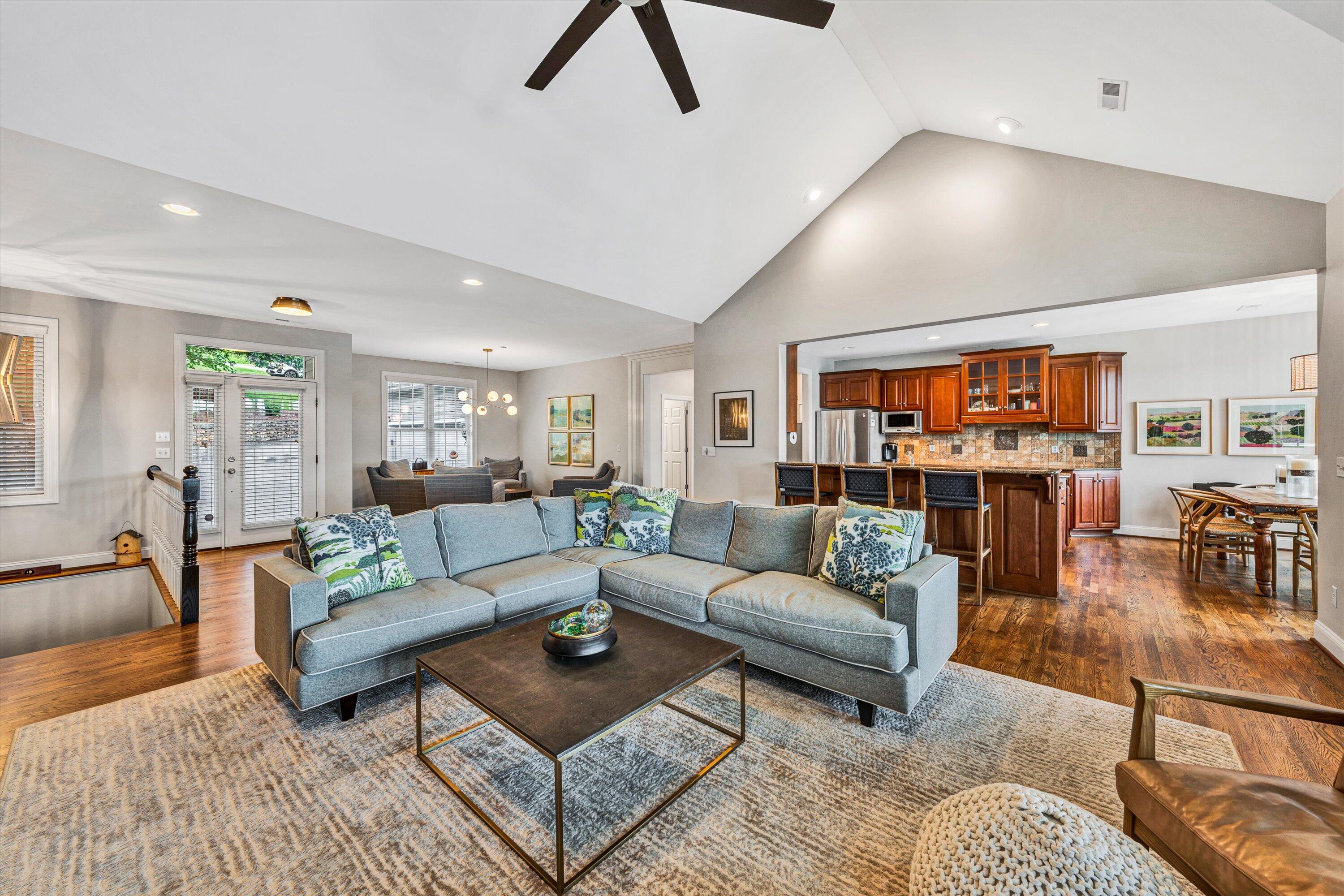 25 Westridge LN