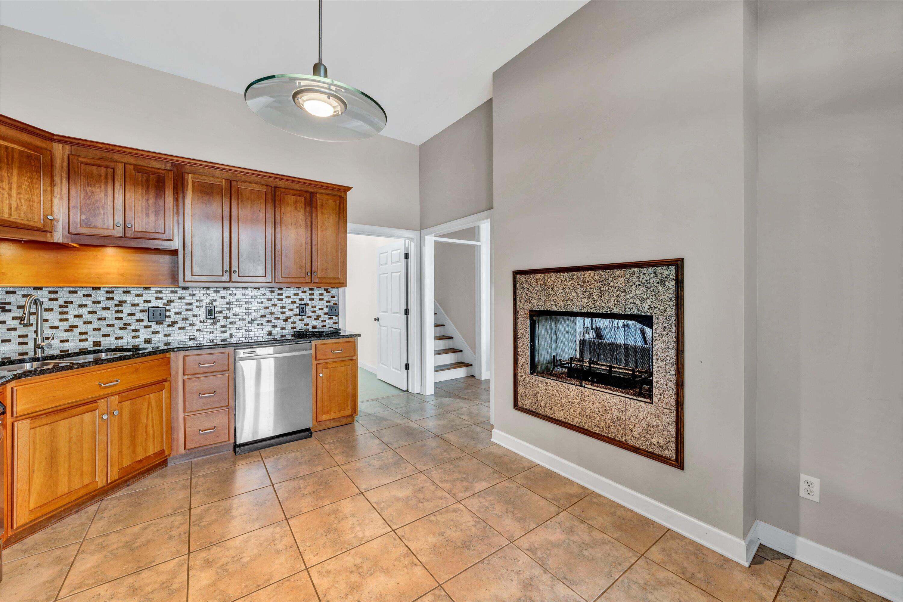 25 Westridge LN