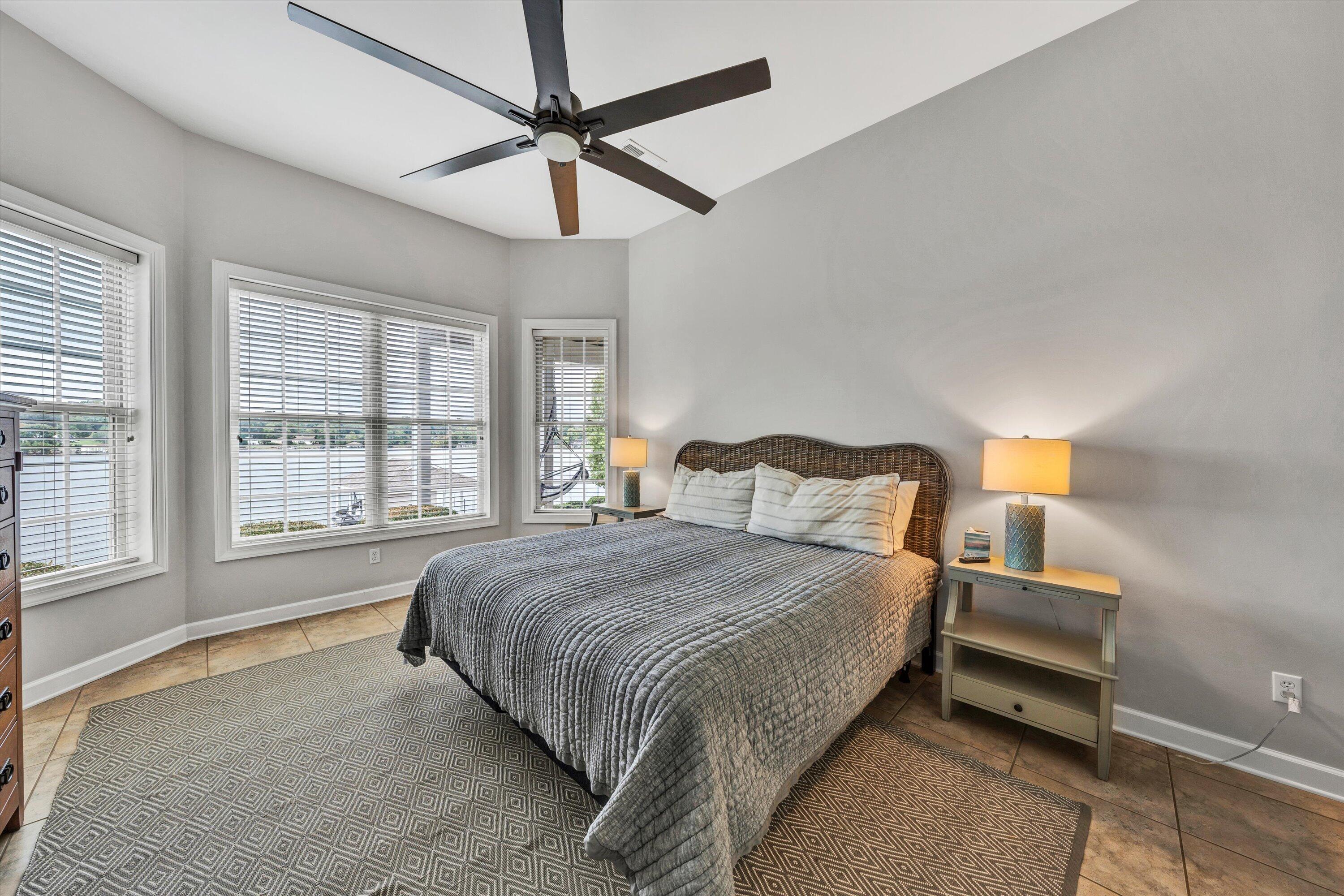 25 Westridge LN