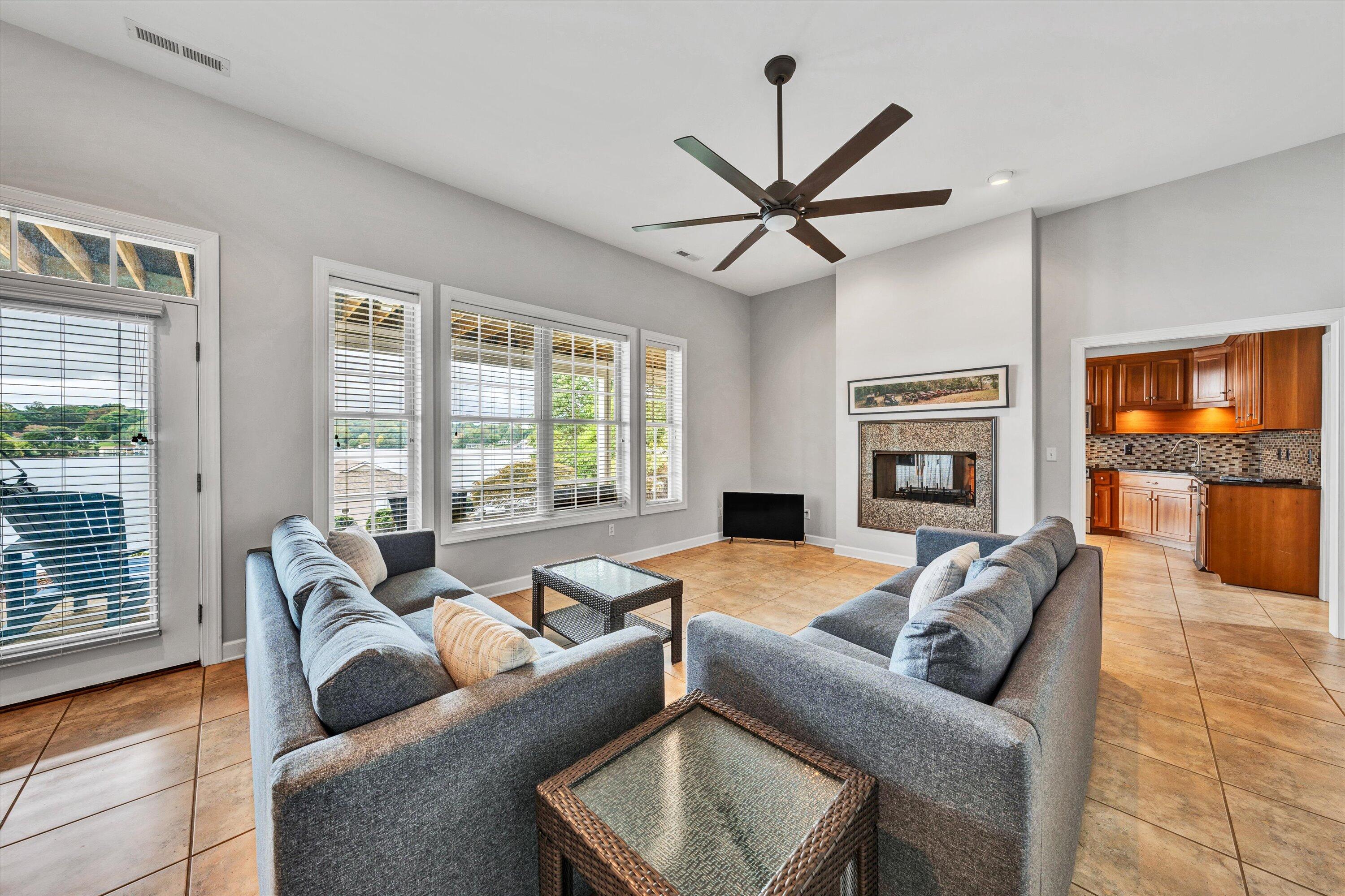 25 Westridge LN
