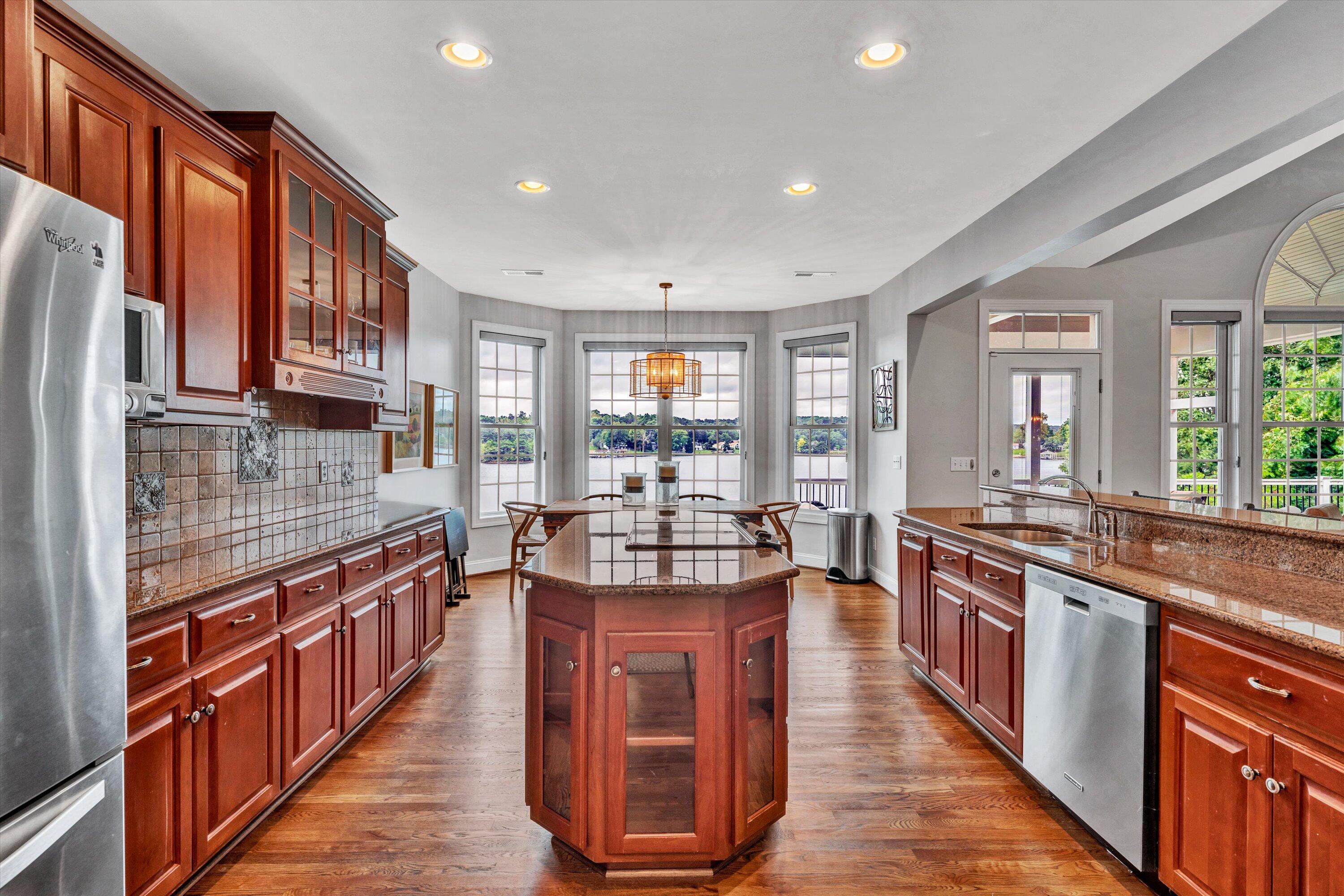 25 Westridge LN