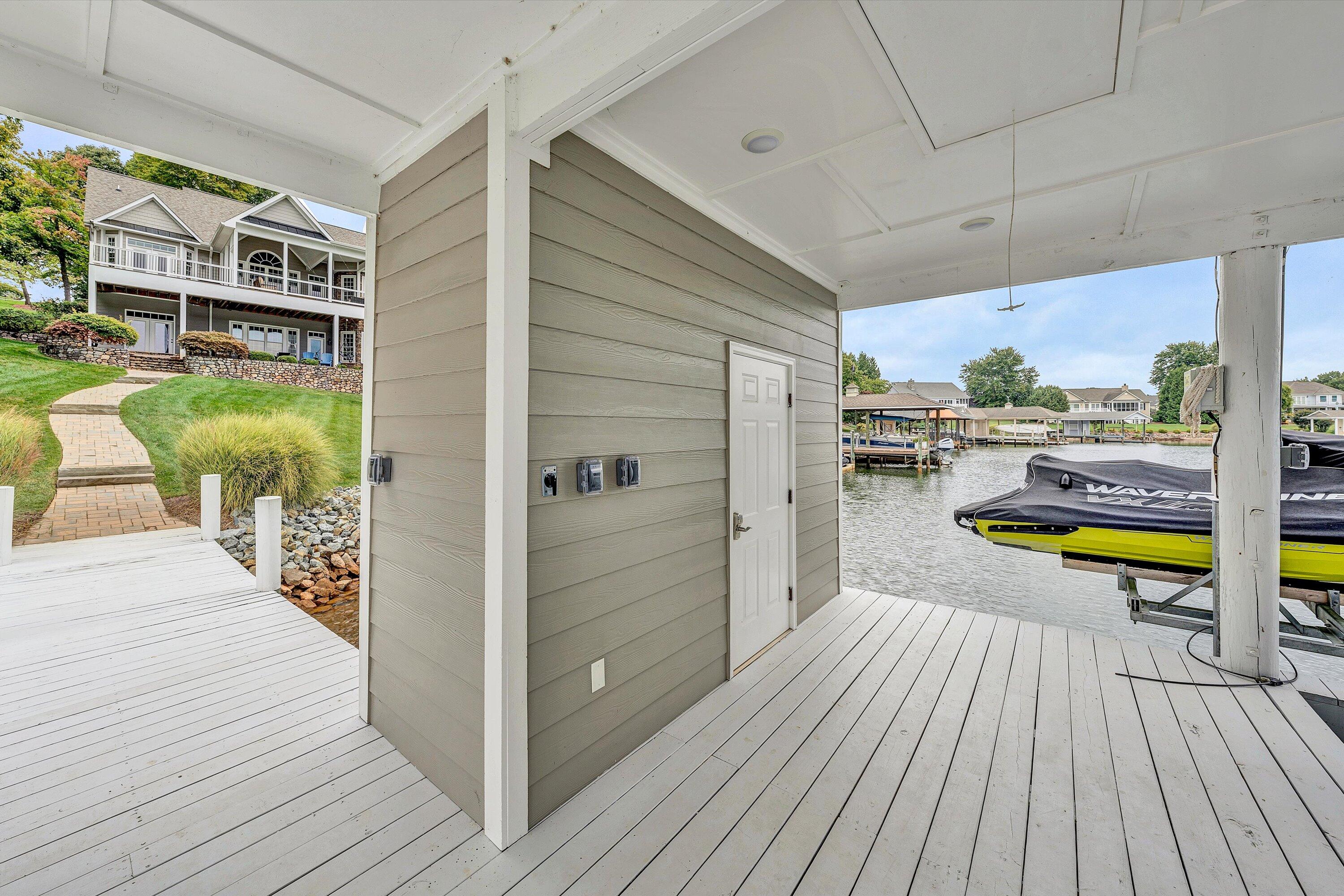 25 Westridge LN