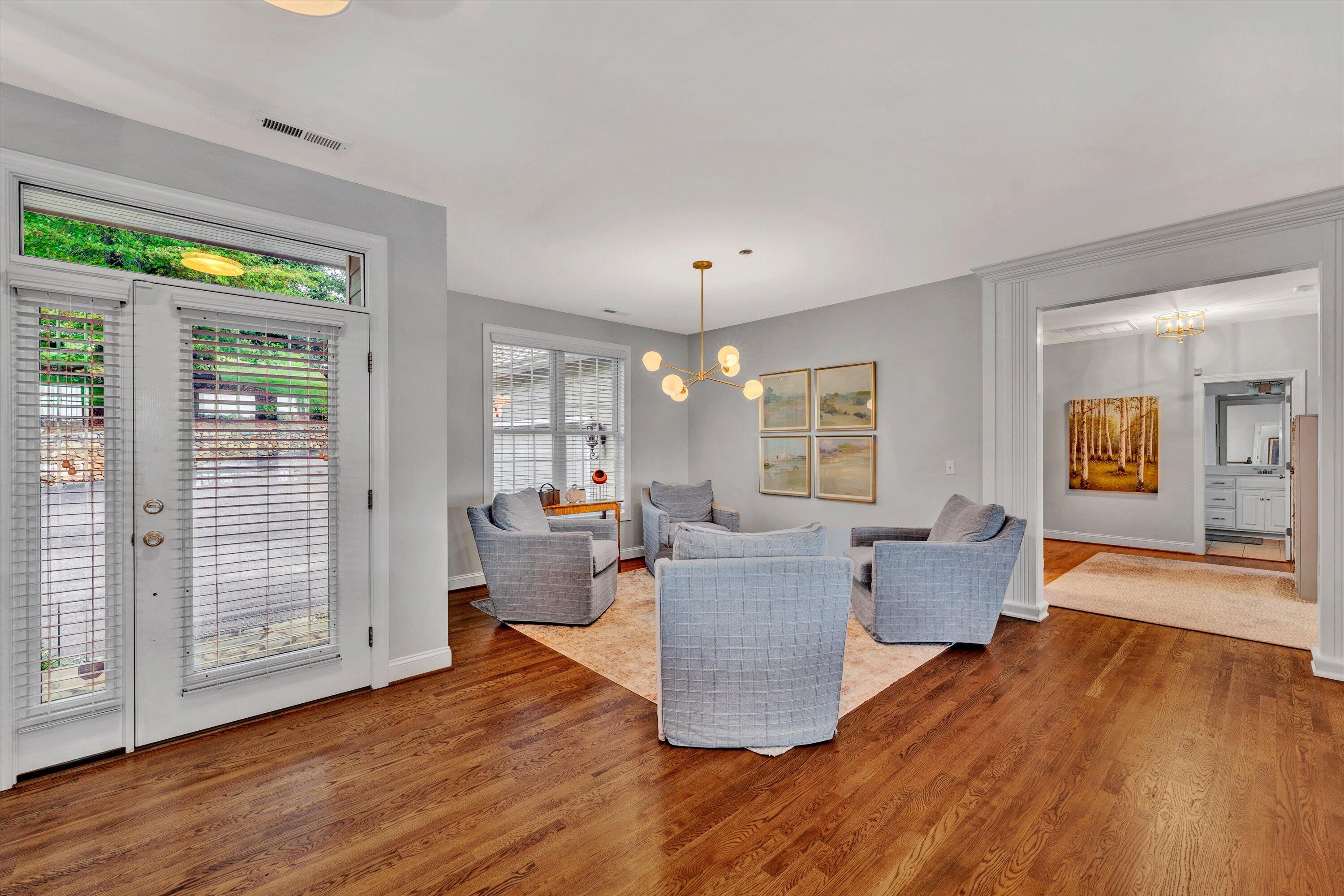 25 Westridge LN