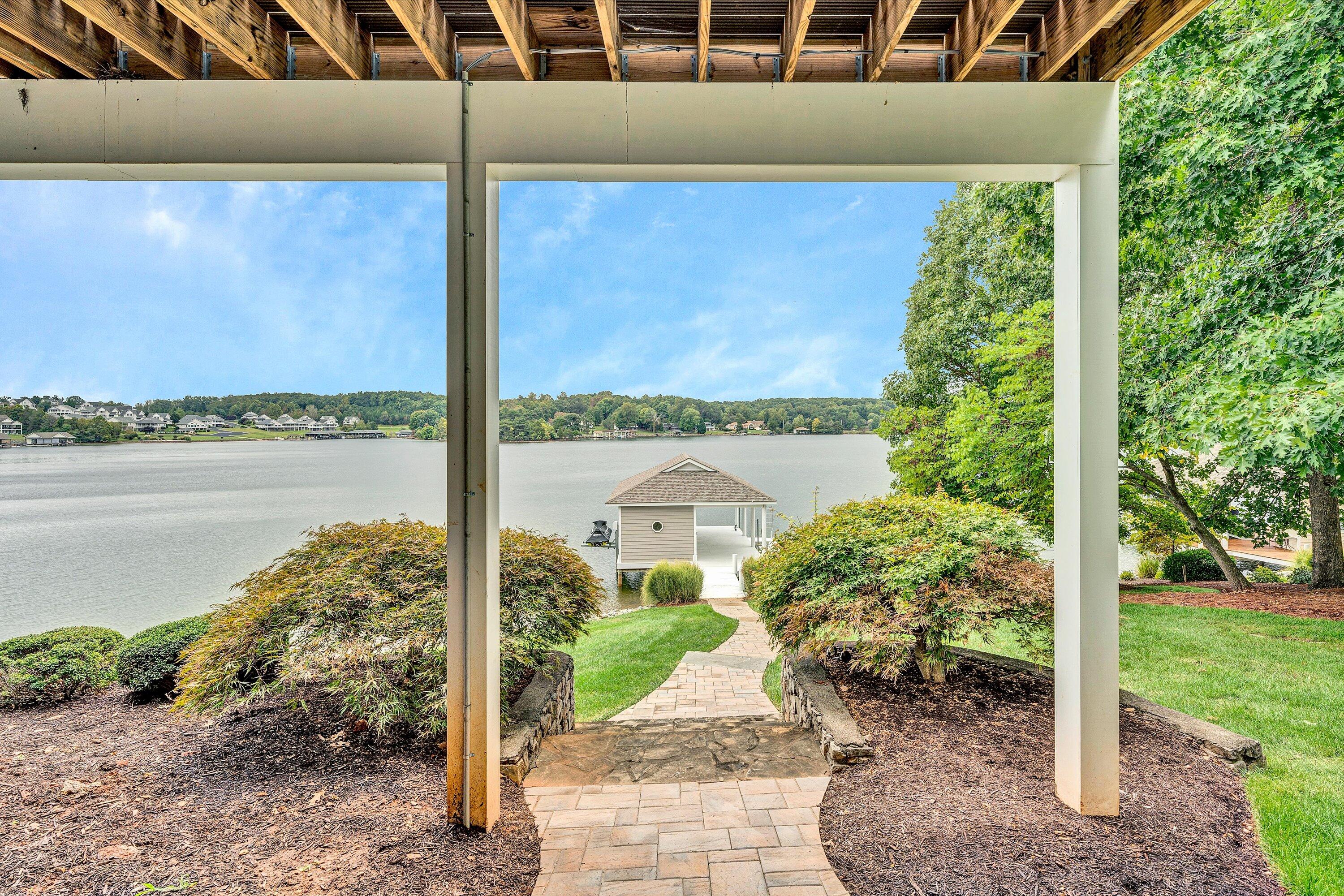 25 Westridge LN