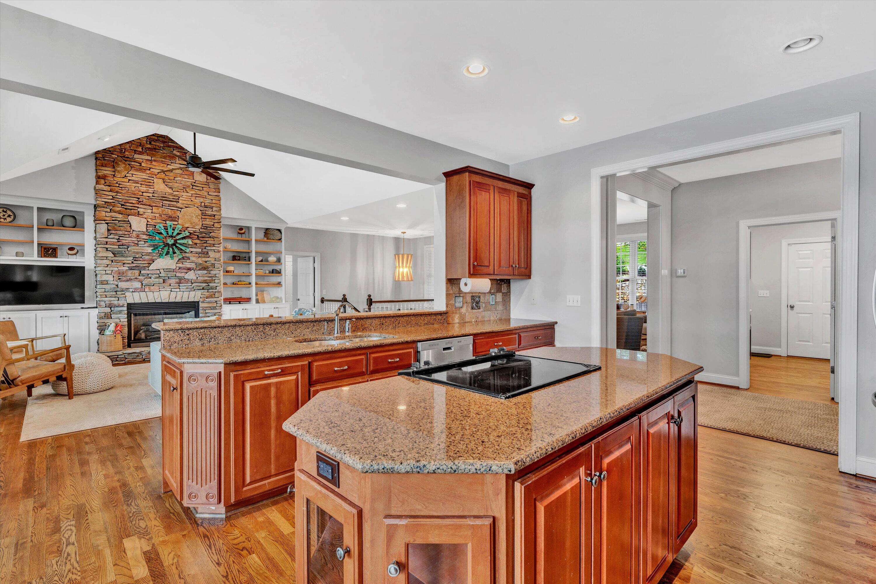 25 Westridge LN