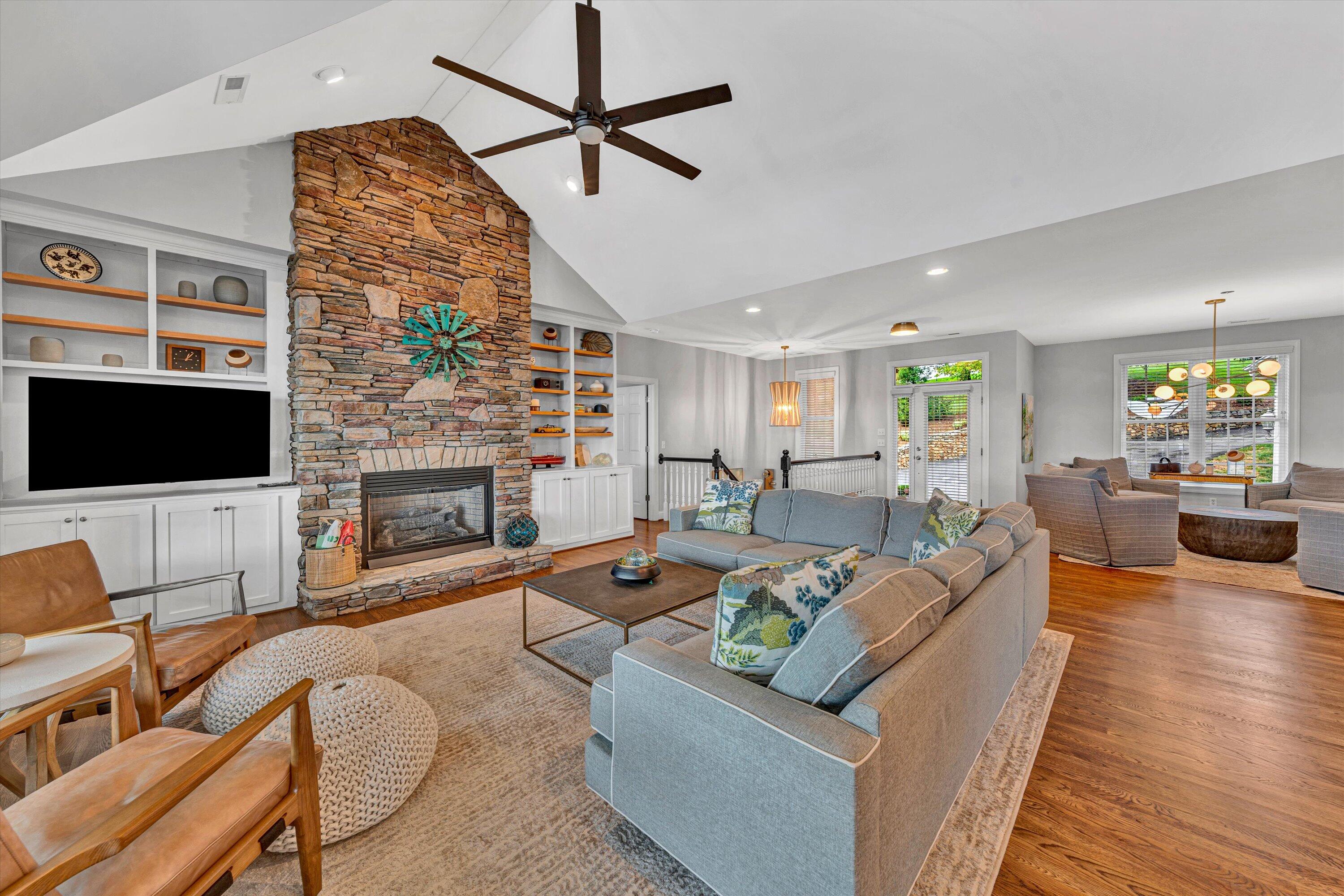 25 Westridge LN