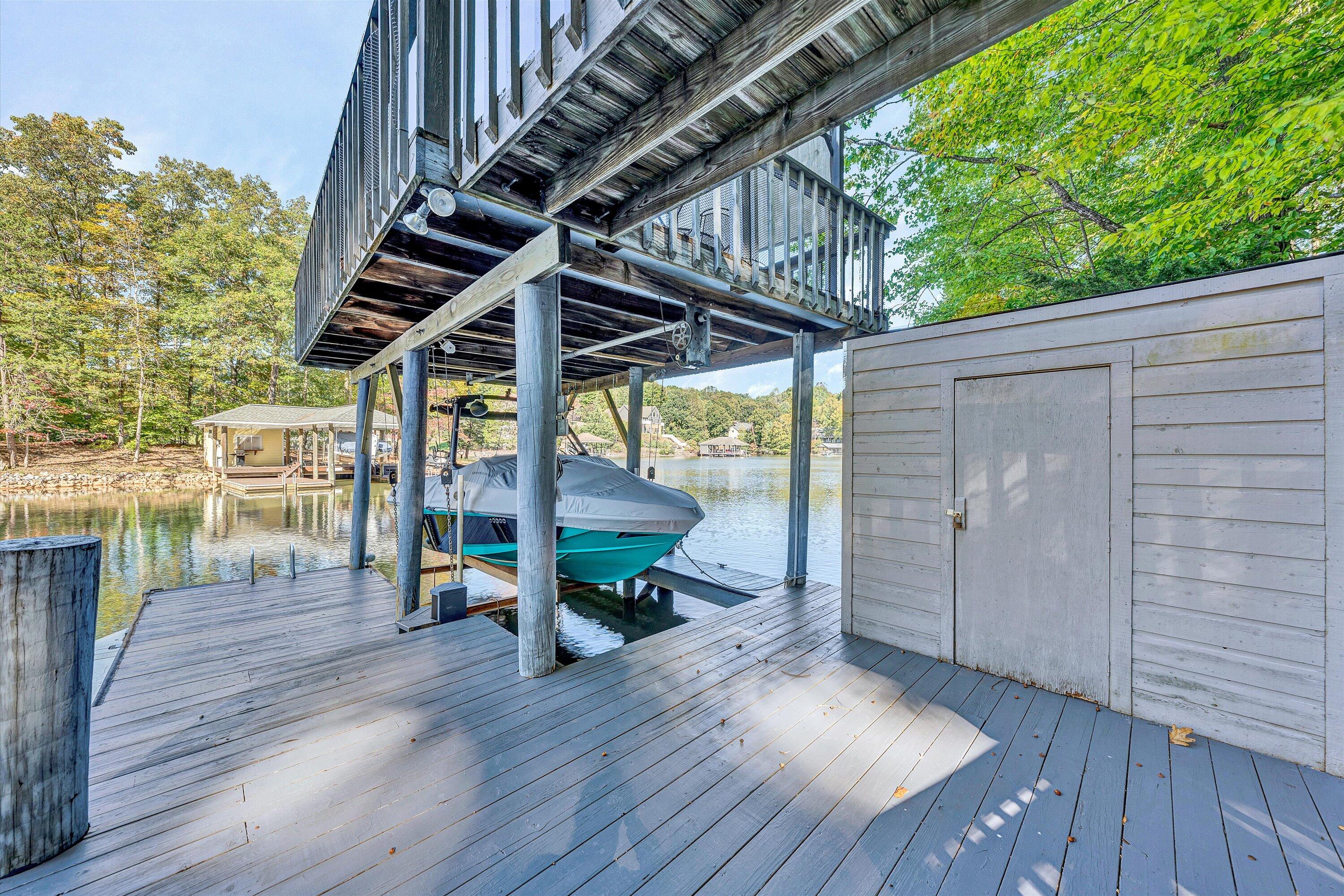 955 Oakshire LN
