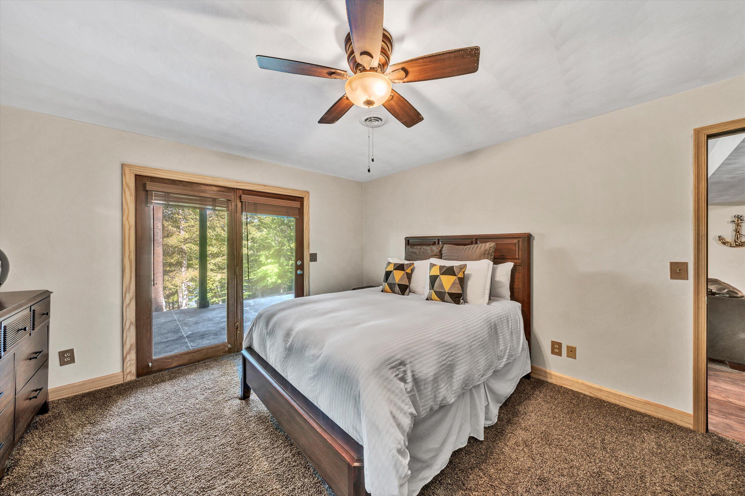 955 Oakshire LN