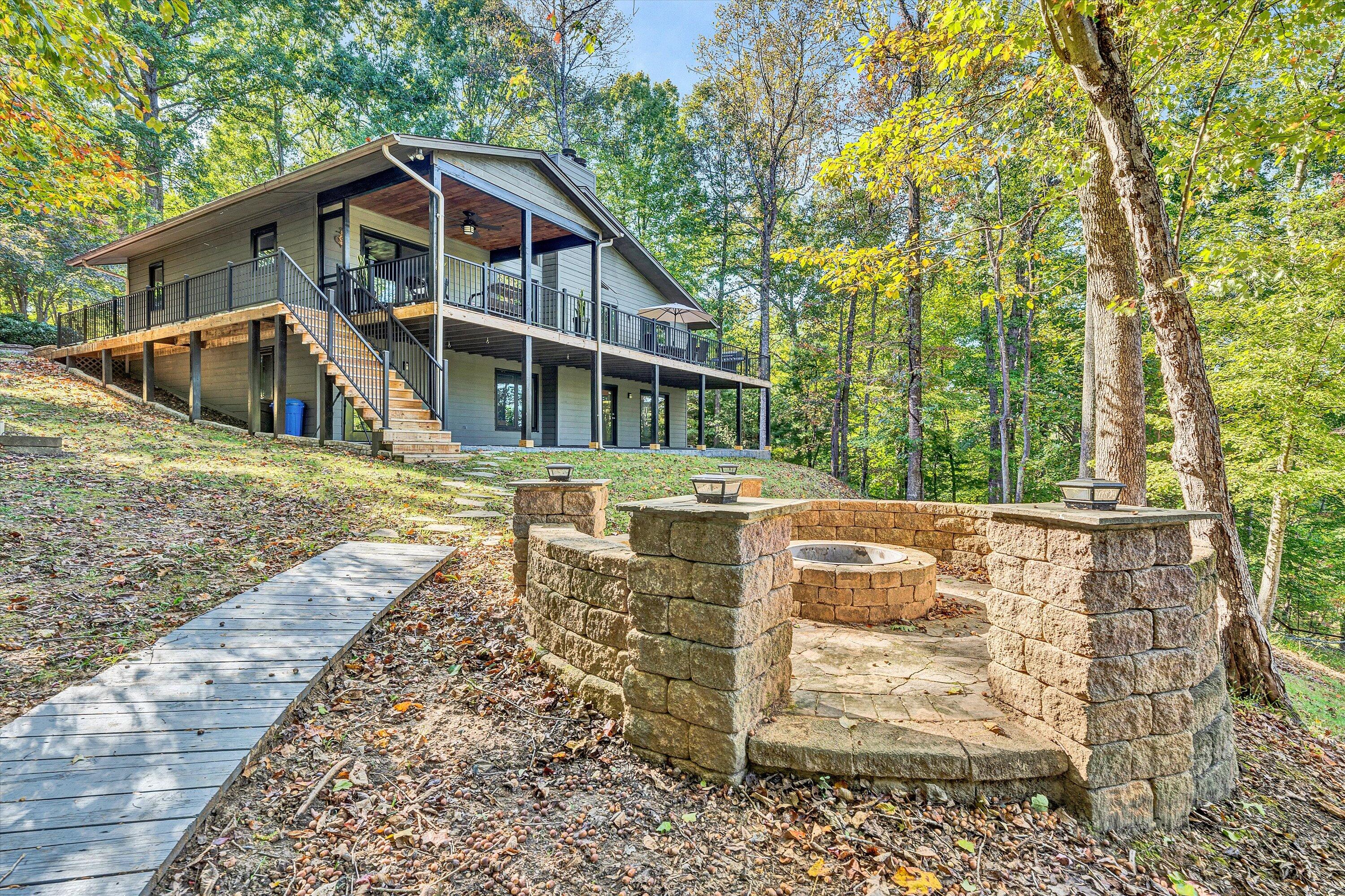 955 Oakshire LN