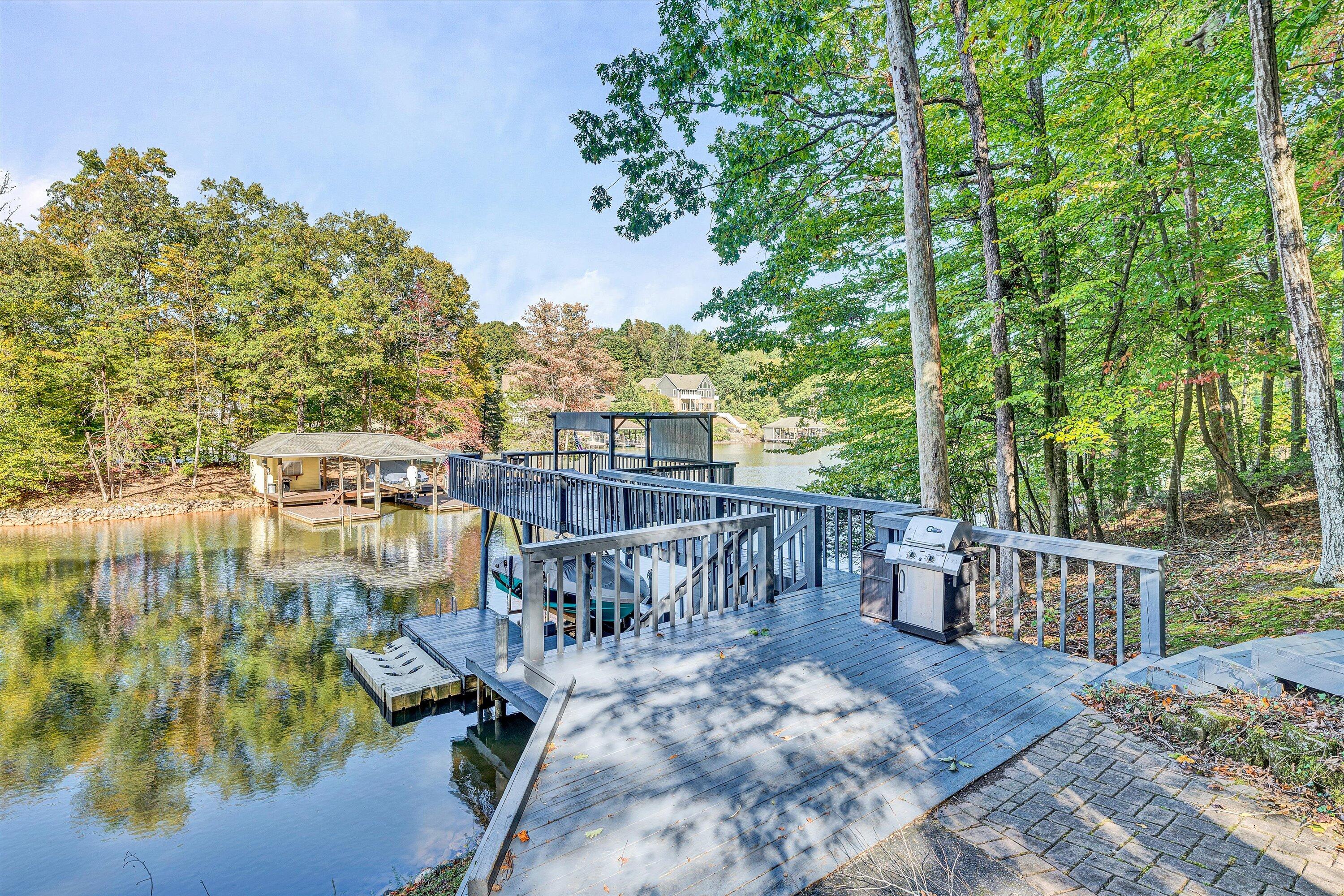 955 Oakshire LN