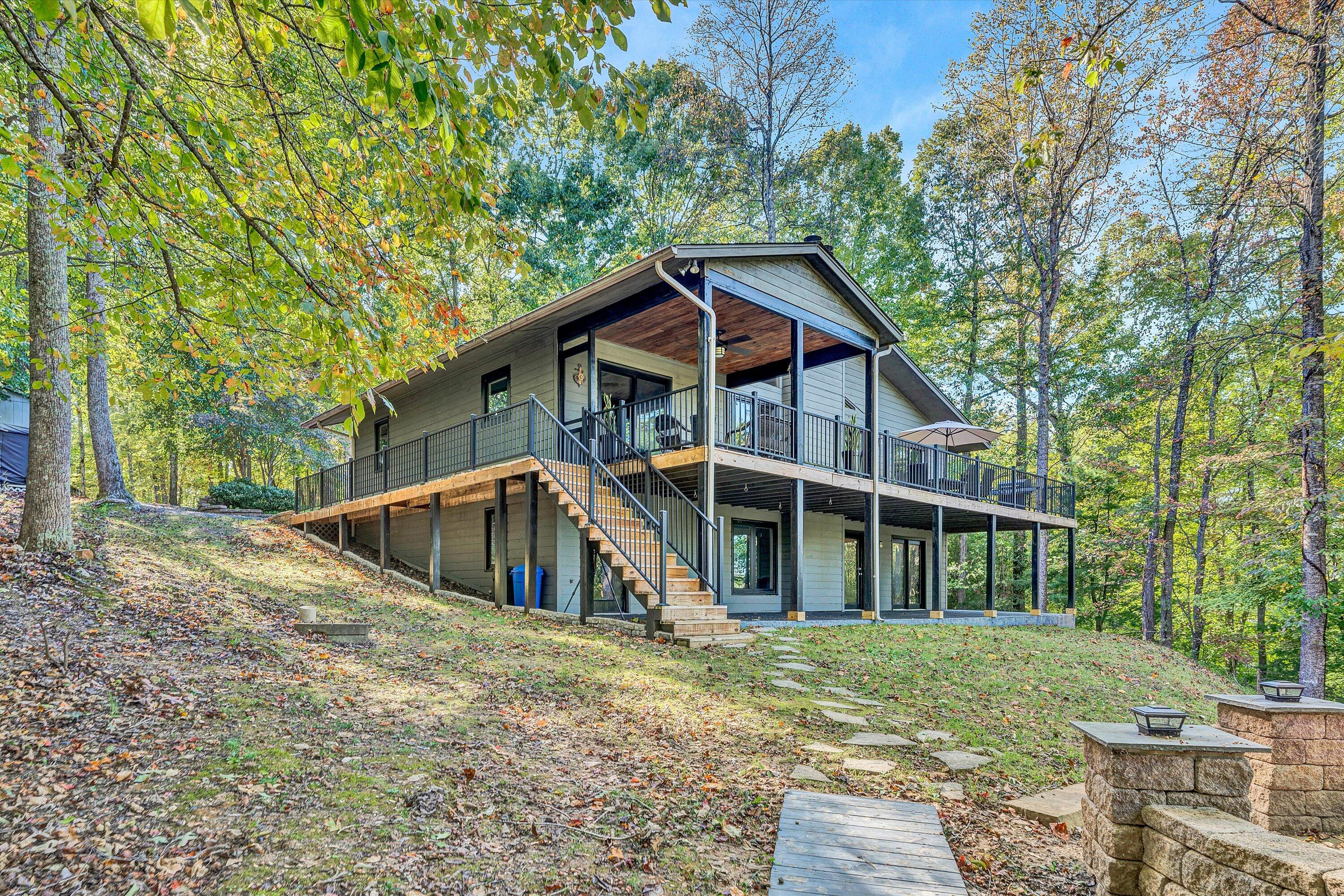 955 Oakshire LN