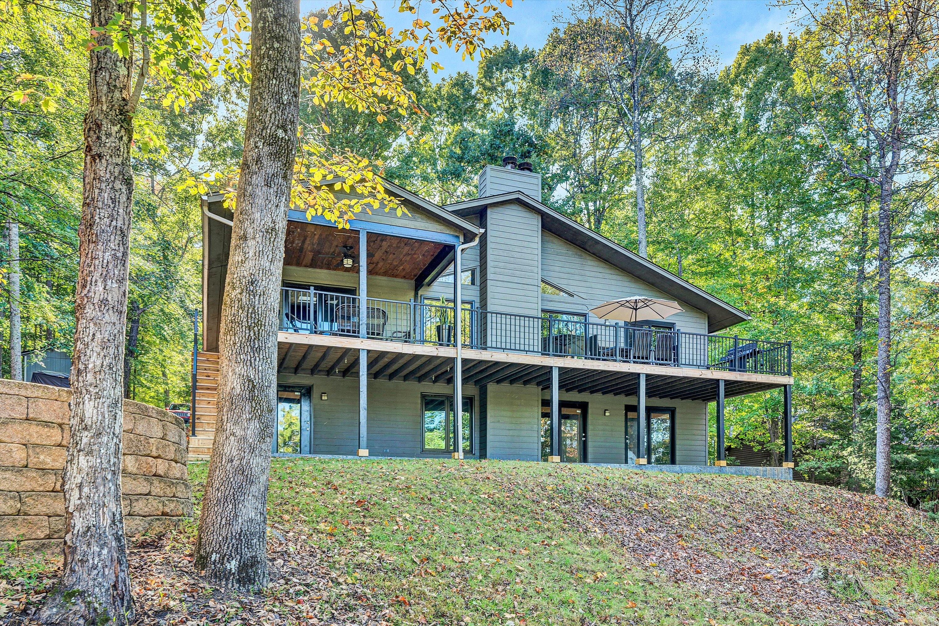955 Oakshire LN