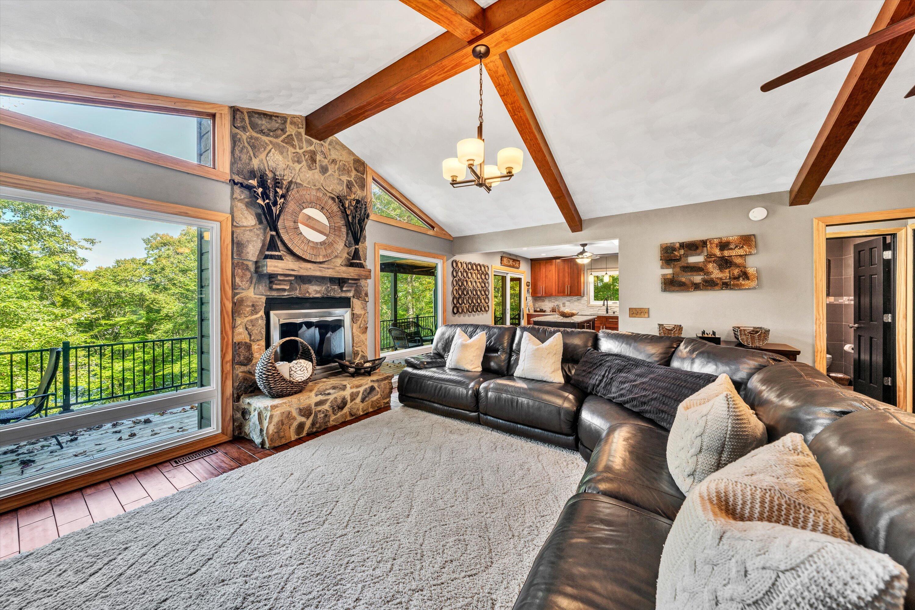 955 Oakshire LN