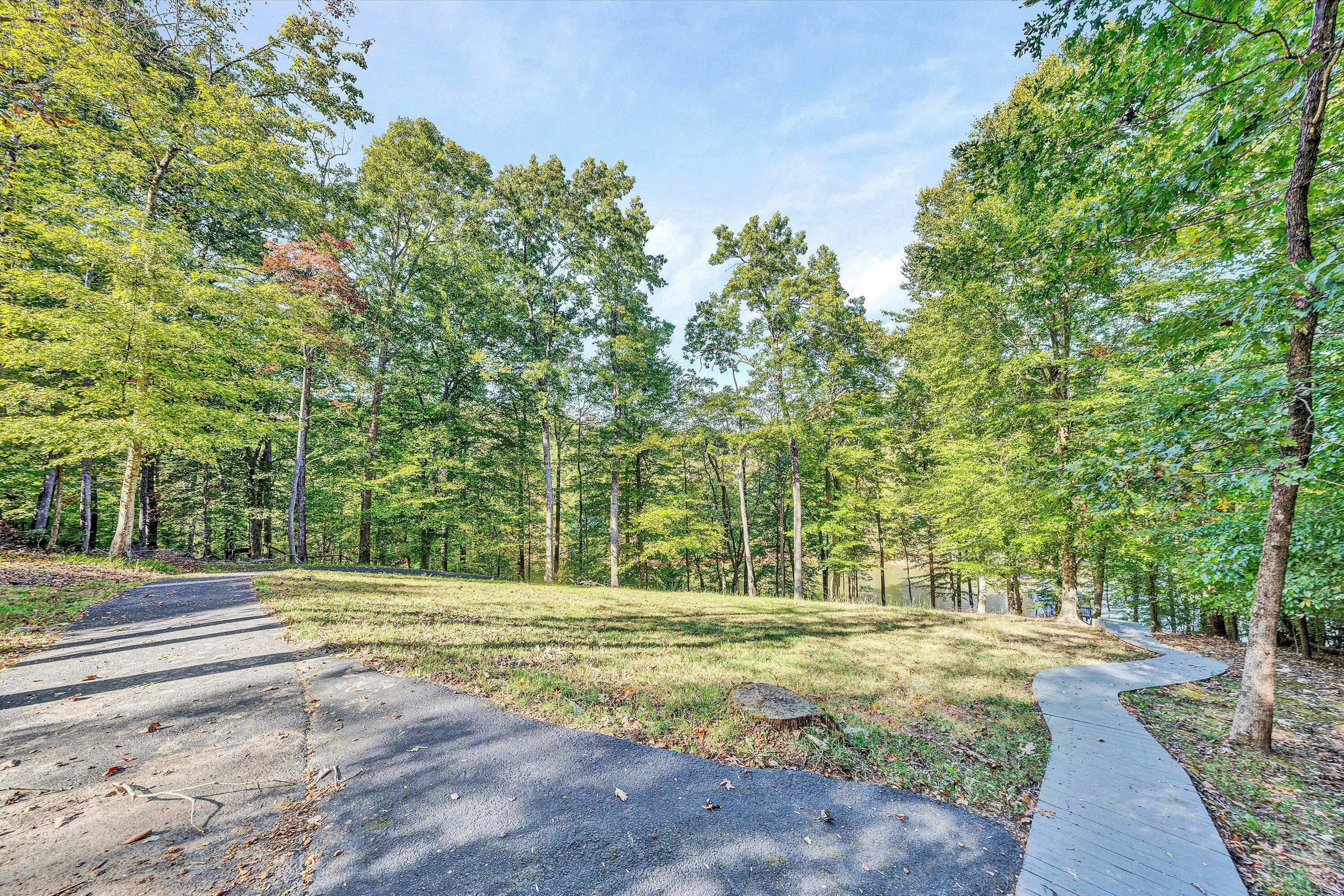 955 Oakshire LN
