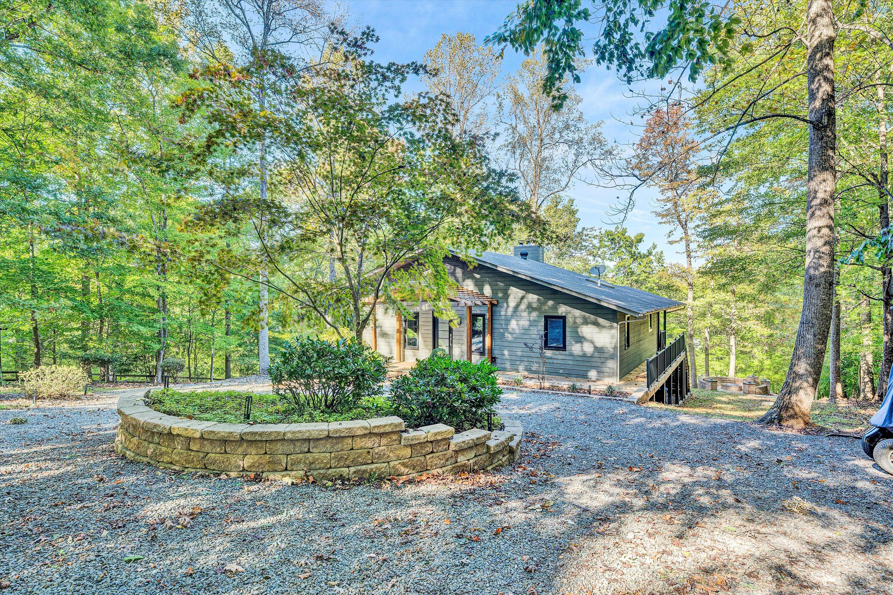 955 Oakshire LN