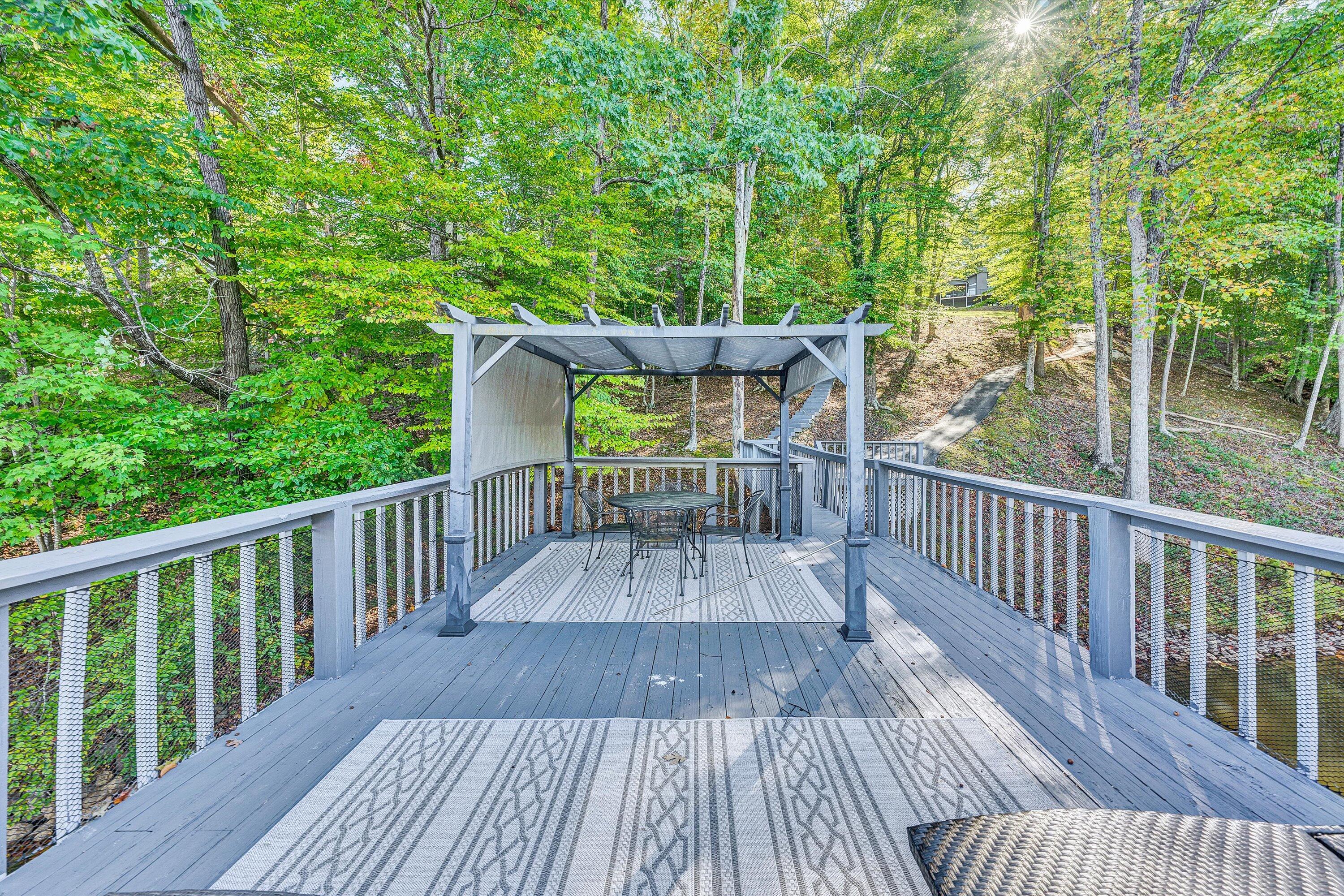 955 Oakshire LN
