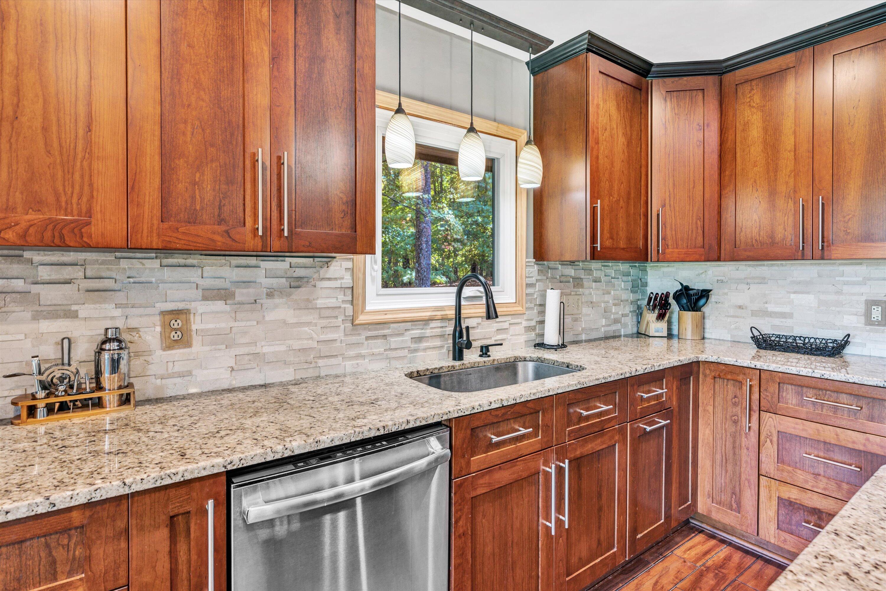 955 Oakshire LN