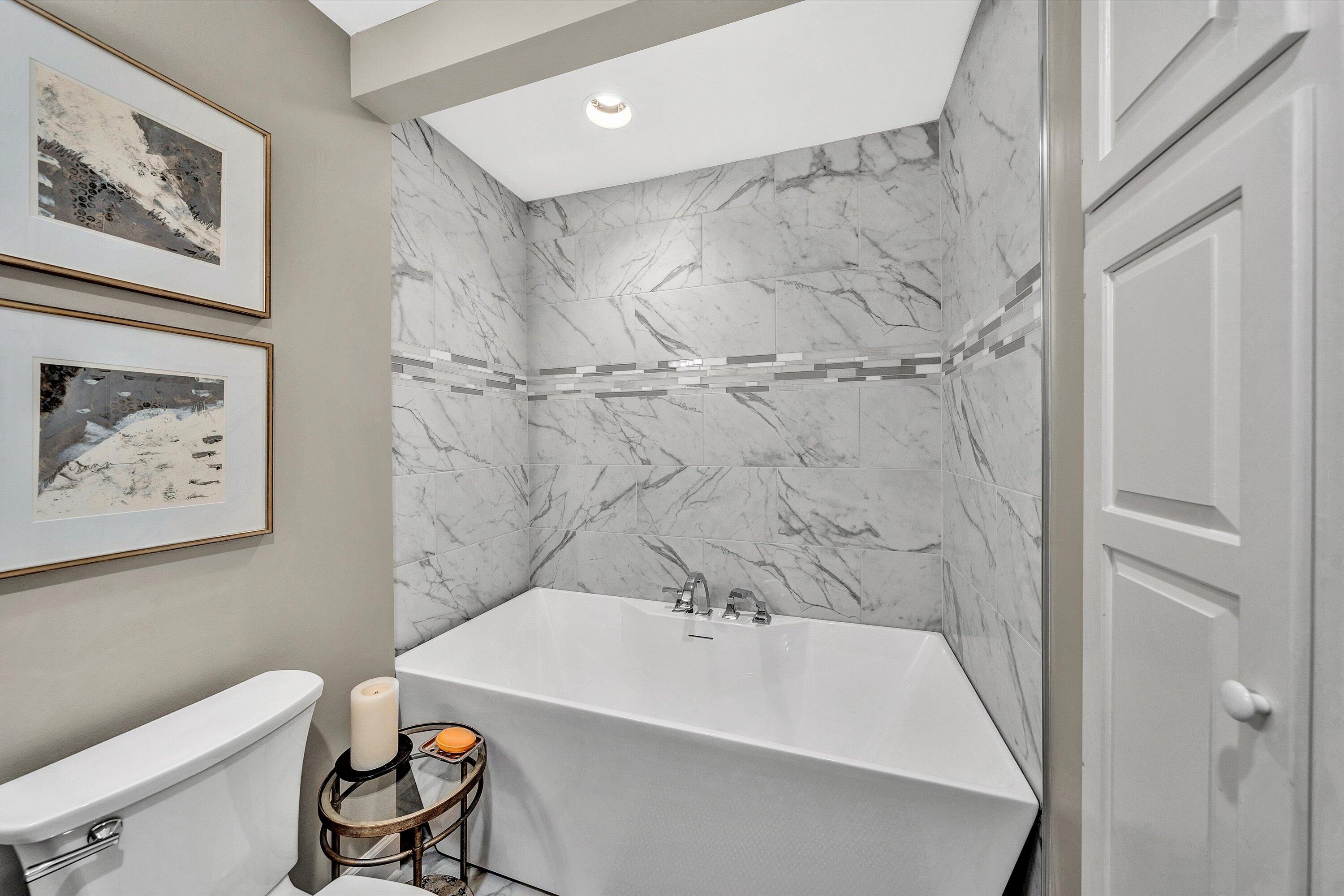 216 Island Green DR Unit: 11
