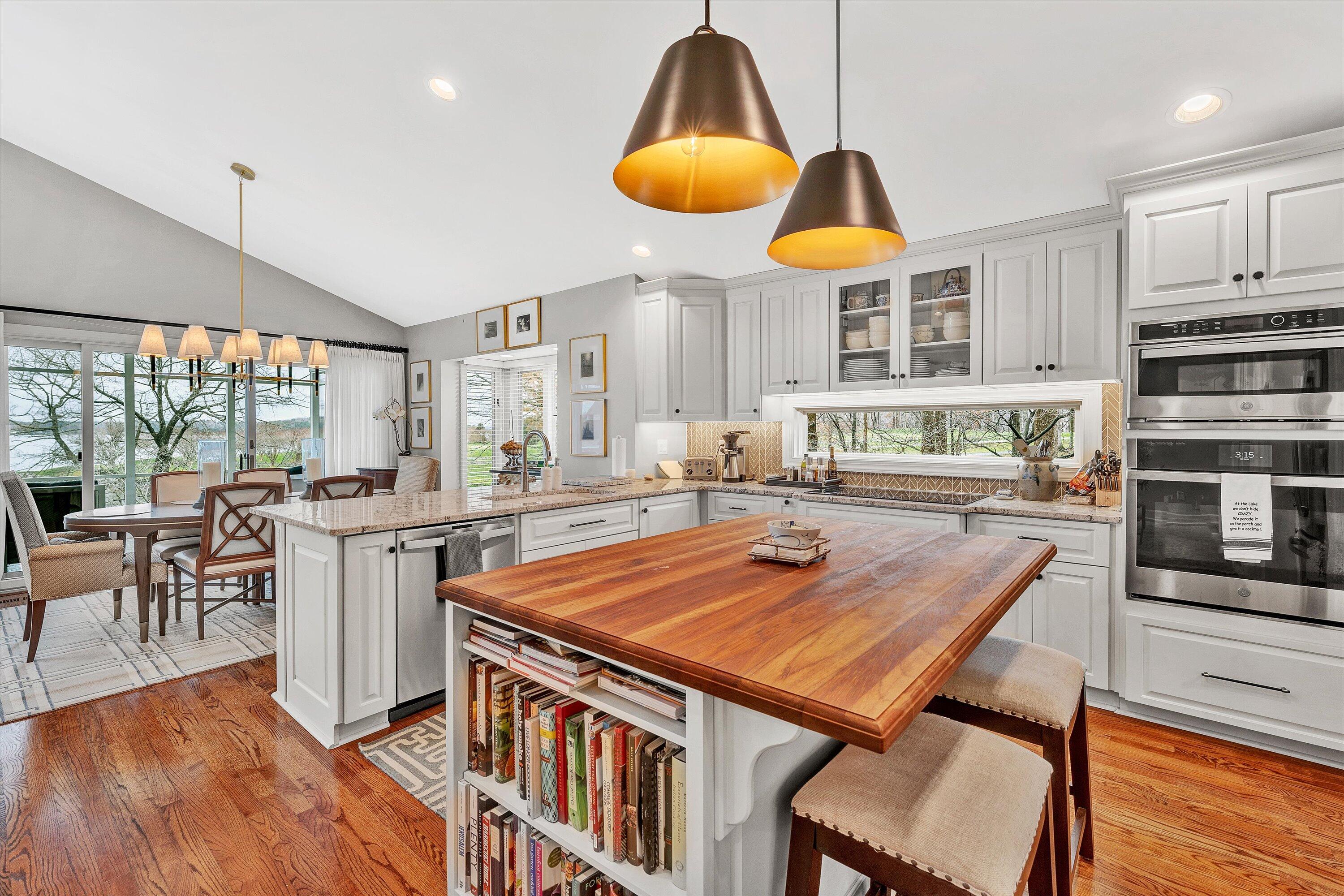 216 Island Green DR Unit: 11
