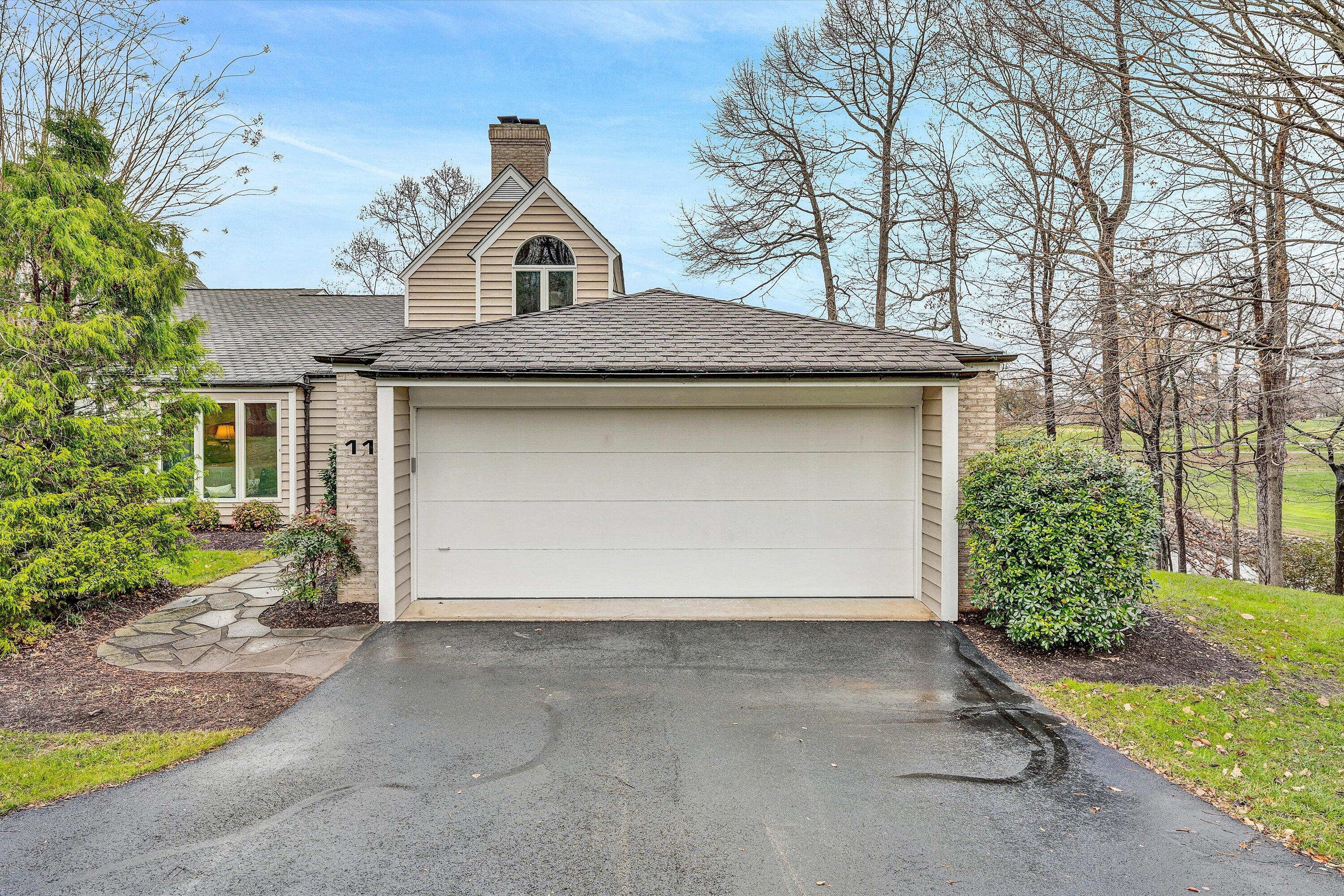216 Island Green DR Unit: 11