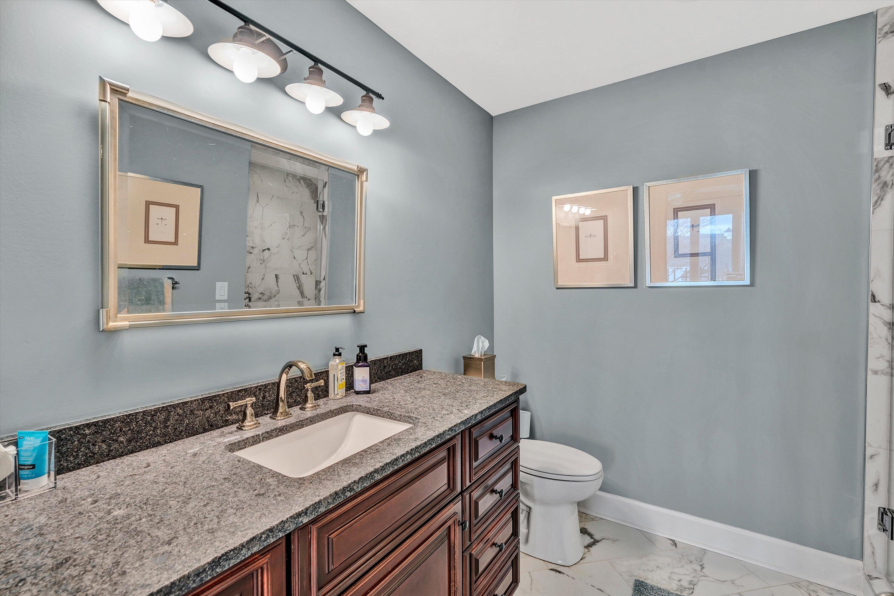 216 Island Green DR Unit: 11