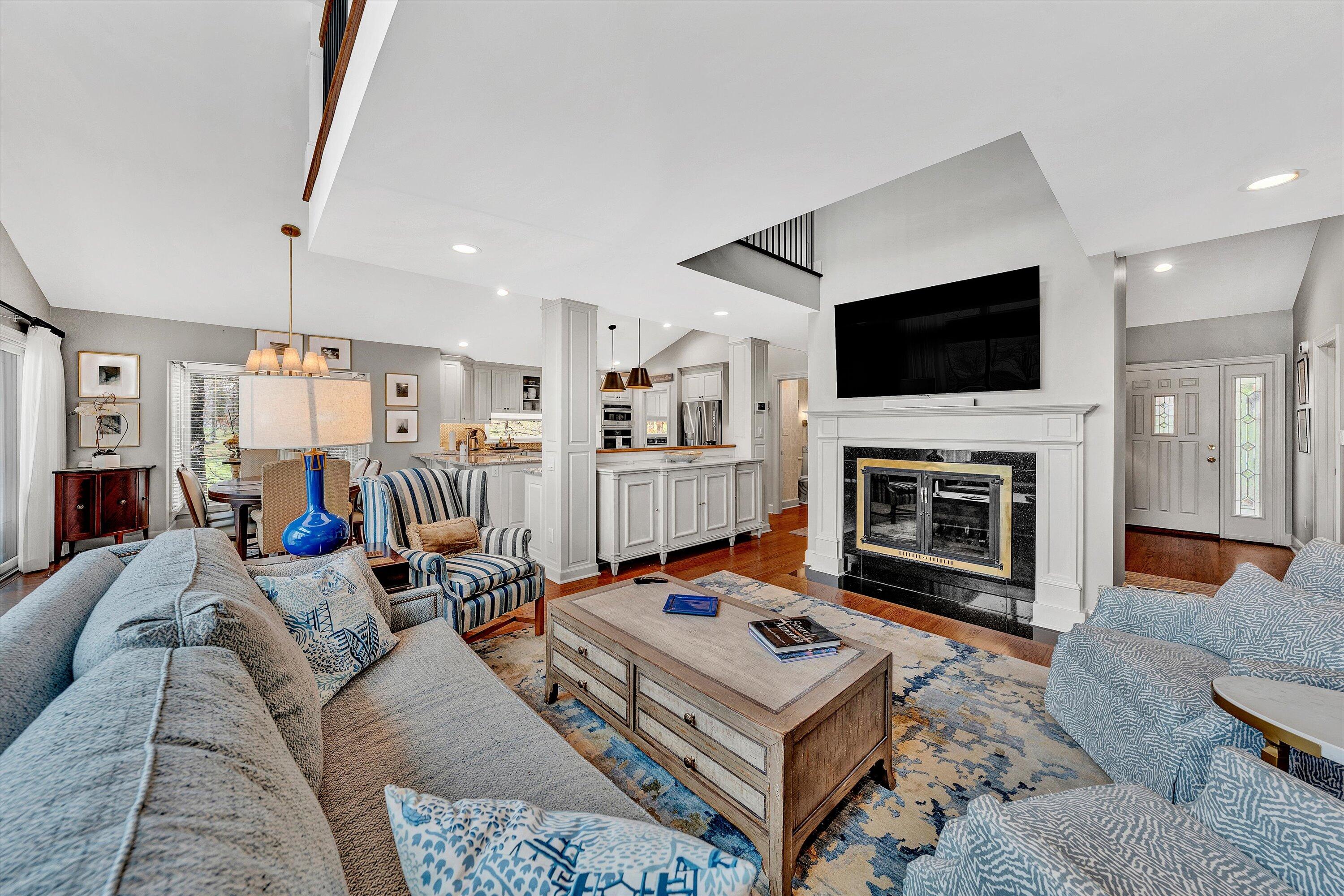 216 Island Green DR Unit: 11