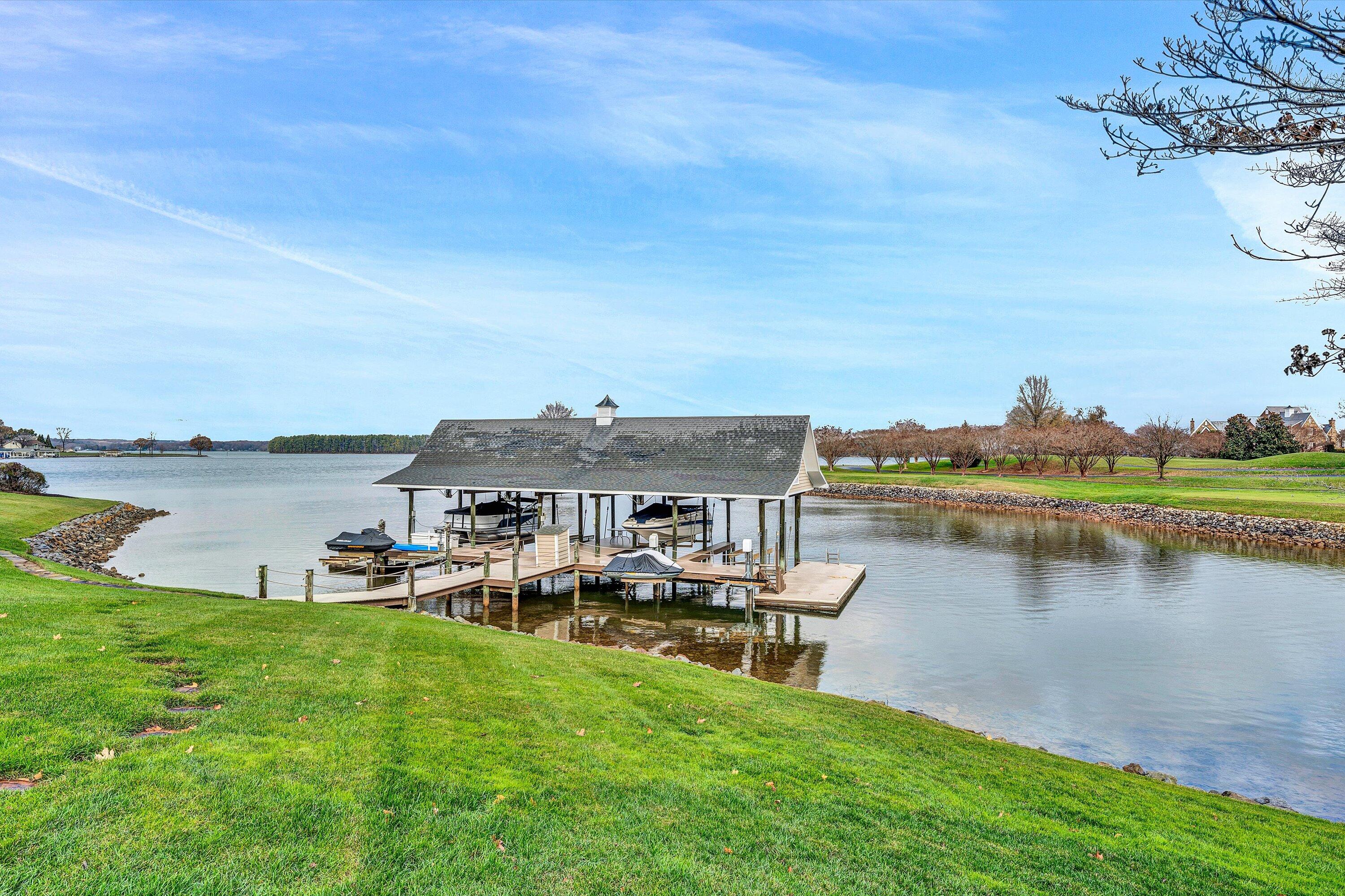 216 Island Green DR Unit: 11