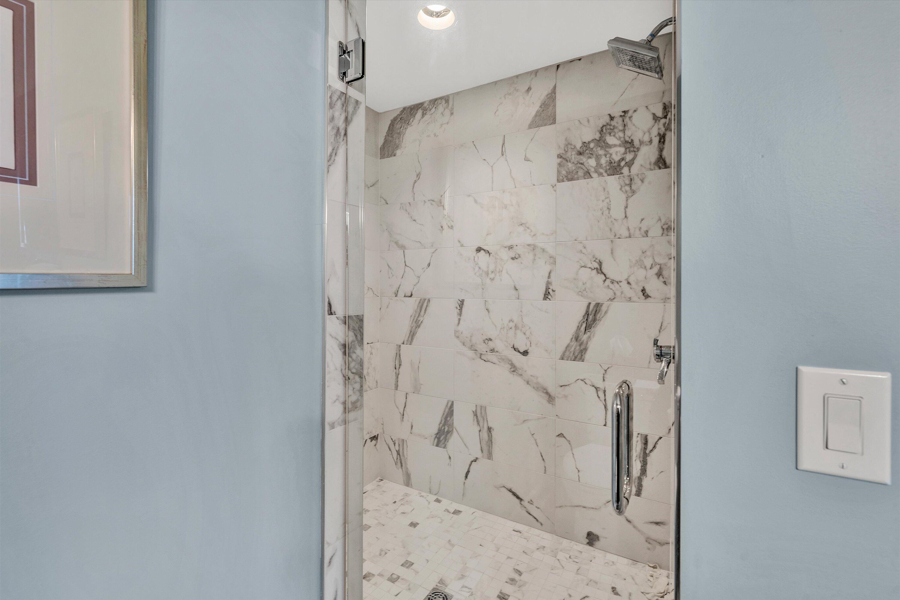 216 Island Green DR Unit: 11