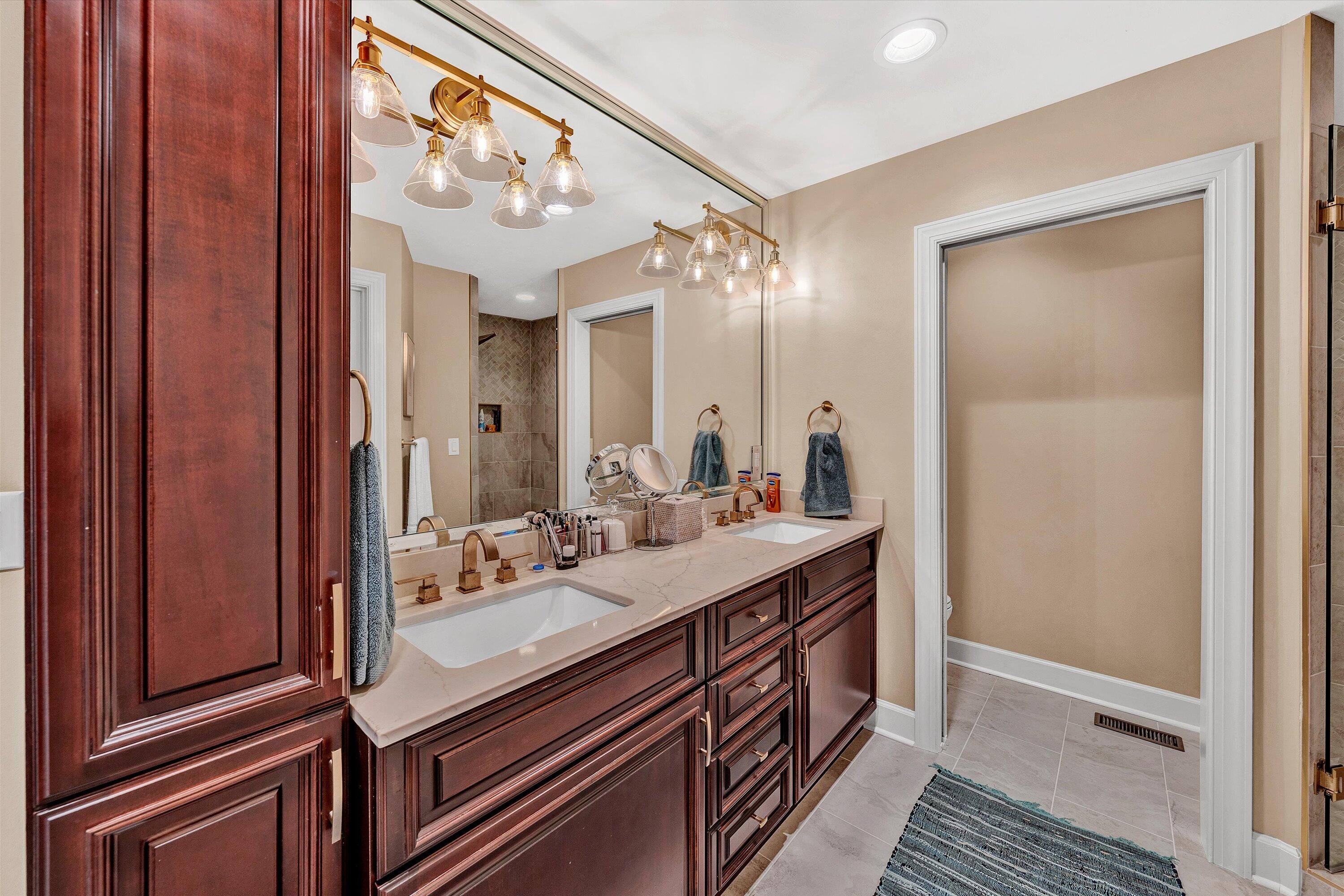 216 Island Green DR Unit: 11