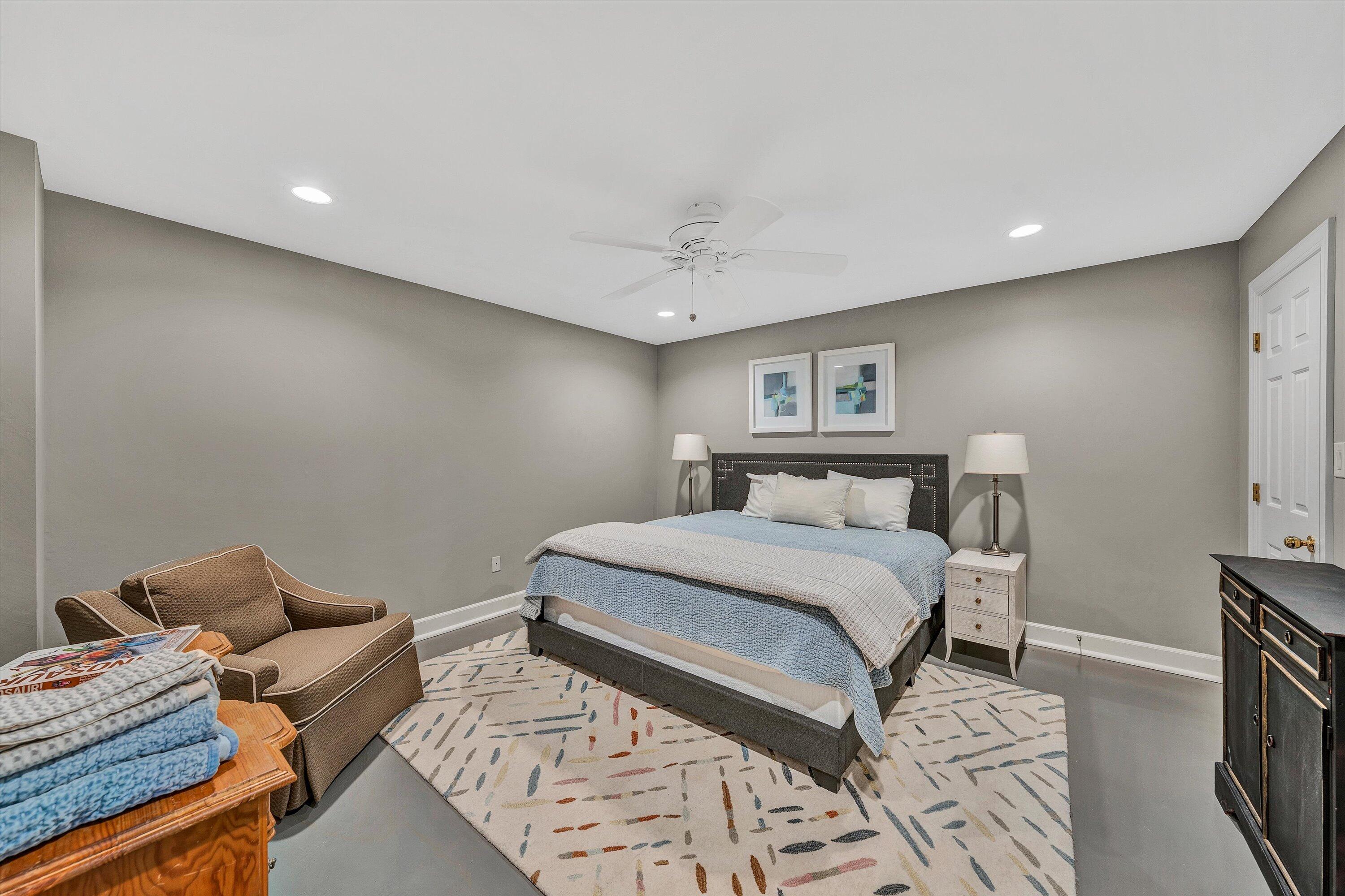 216 Island Green DR Unit: 11