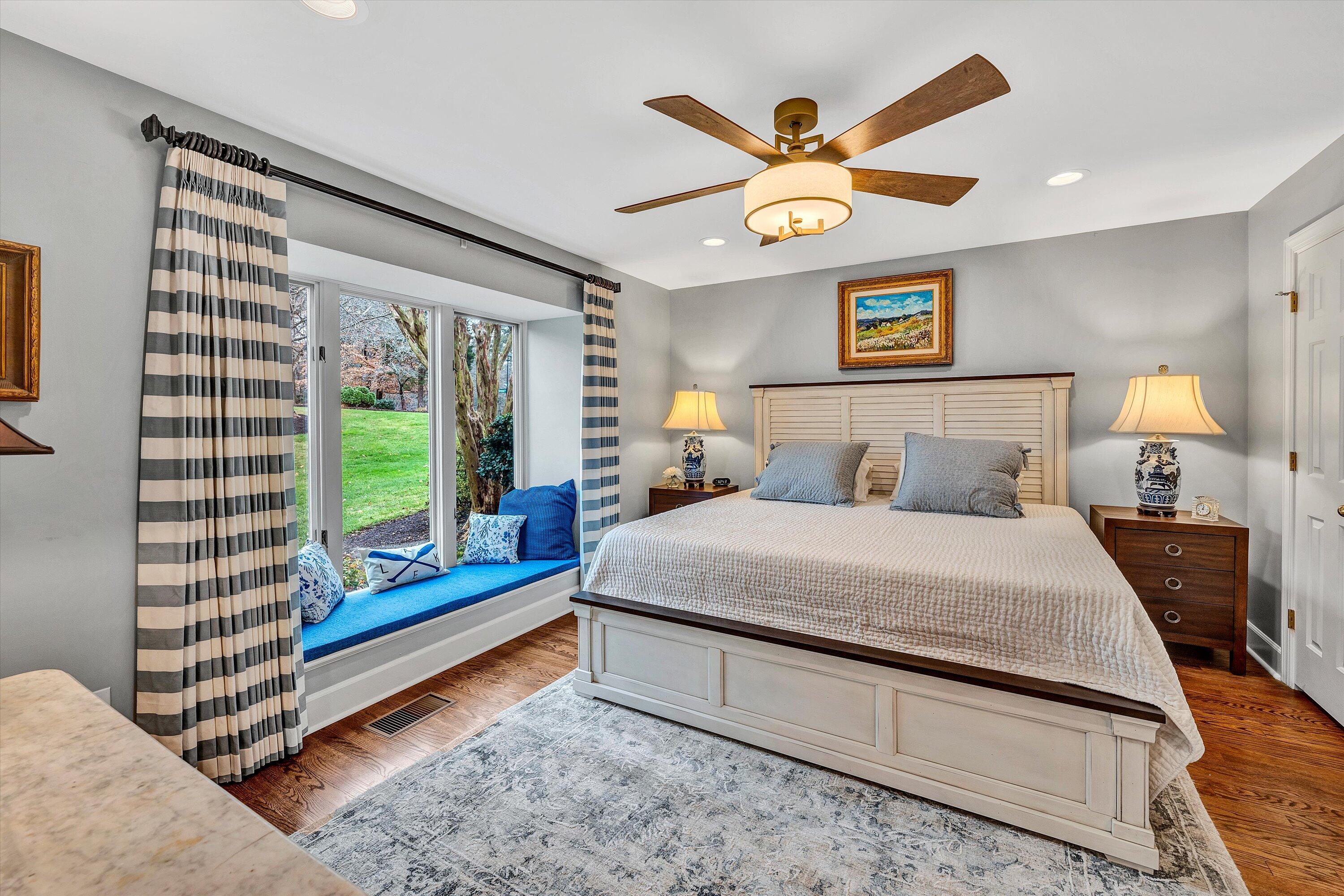 216 Island Green DR Unit: 11