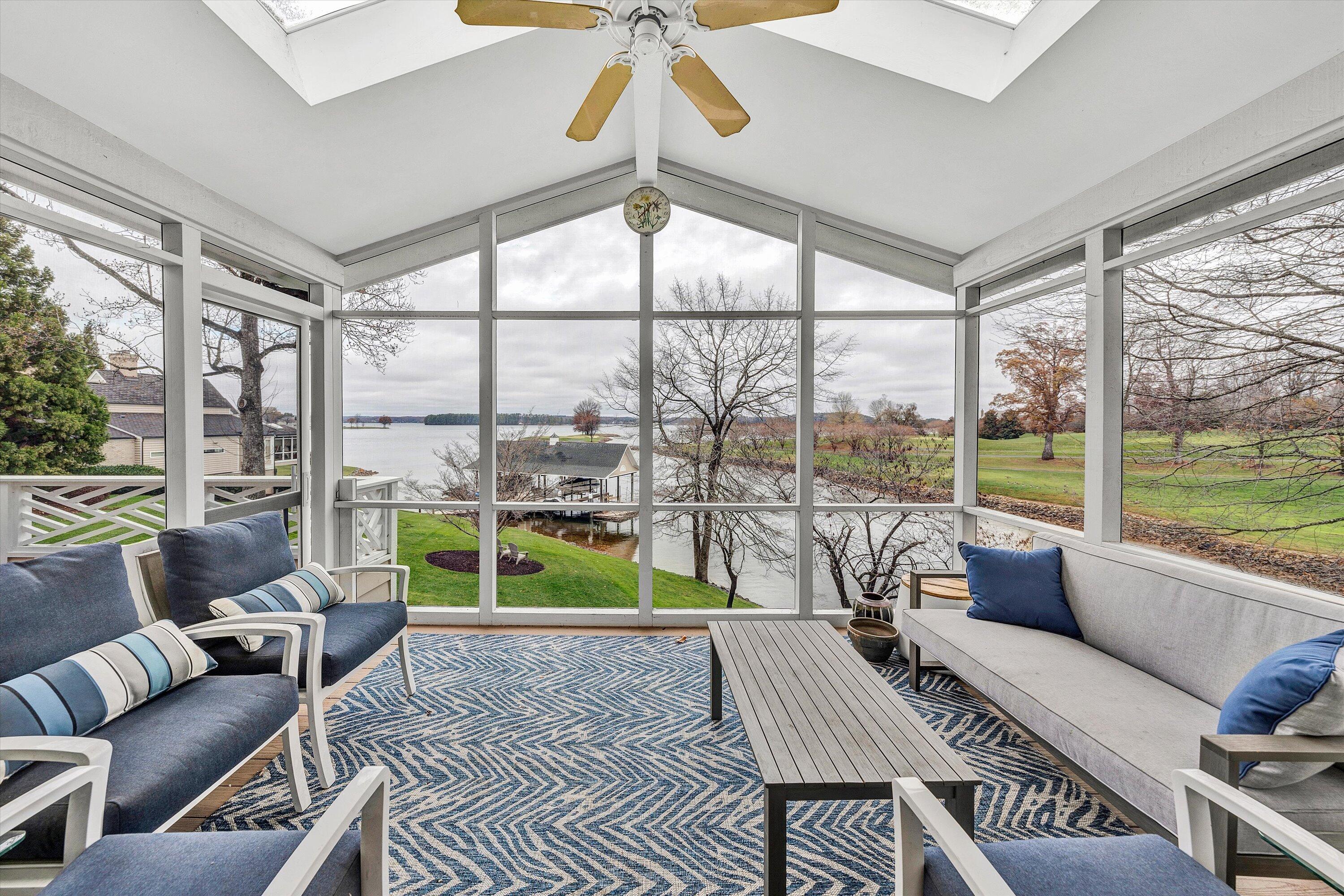 216 Island Green DR Unit: 11