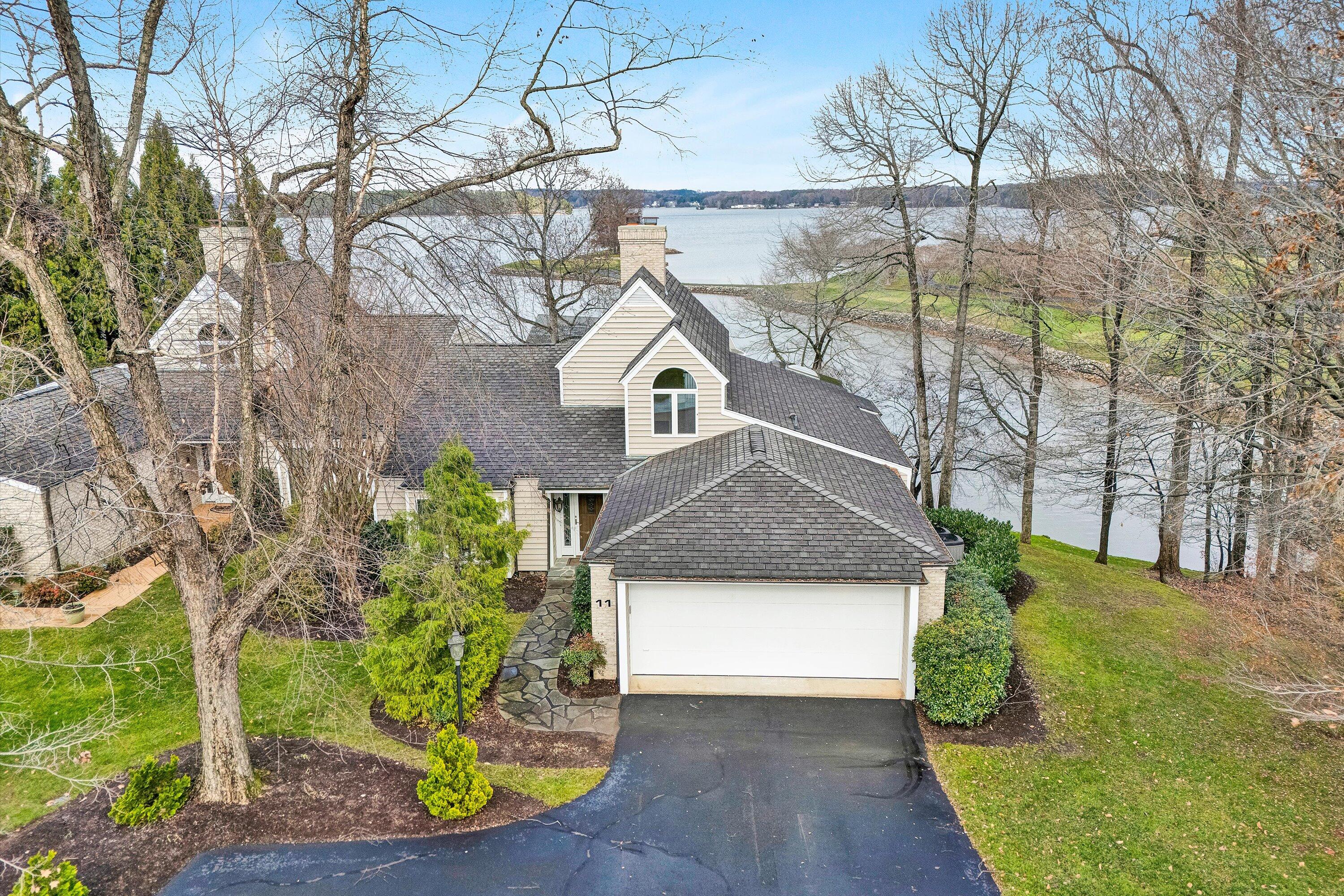 216 Island Green DR Unit: 11