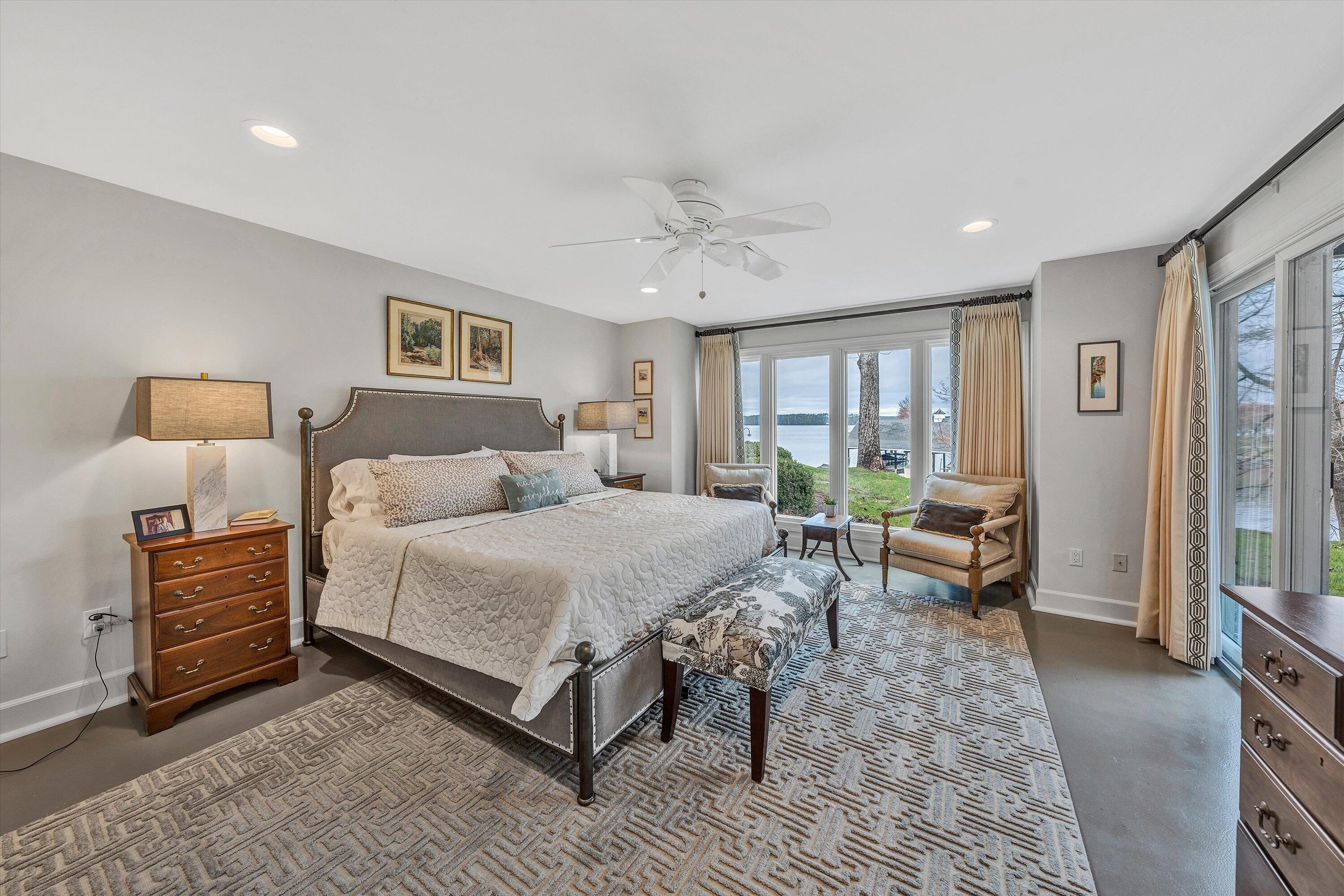 216 Island Green DR Unit: 11