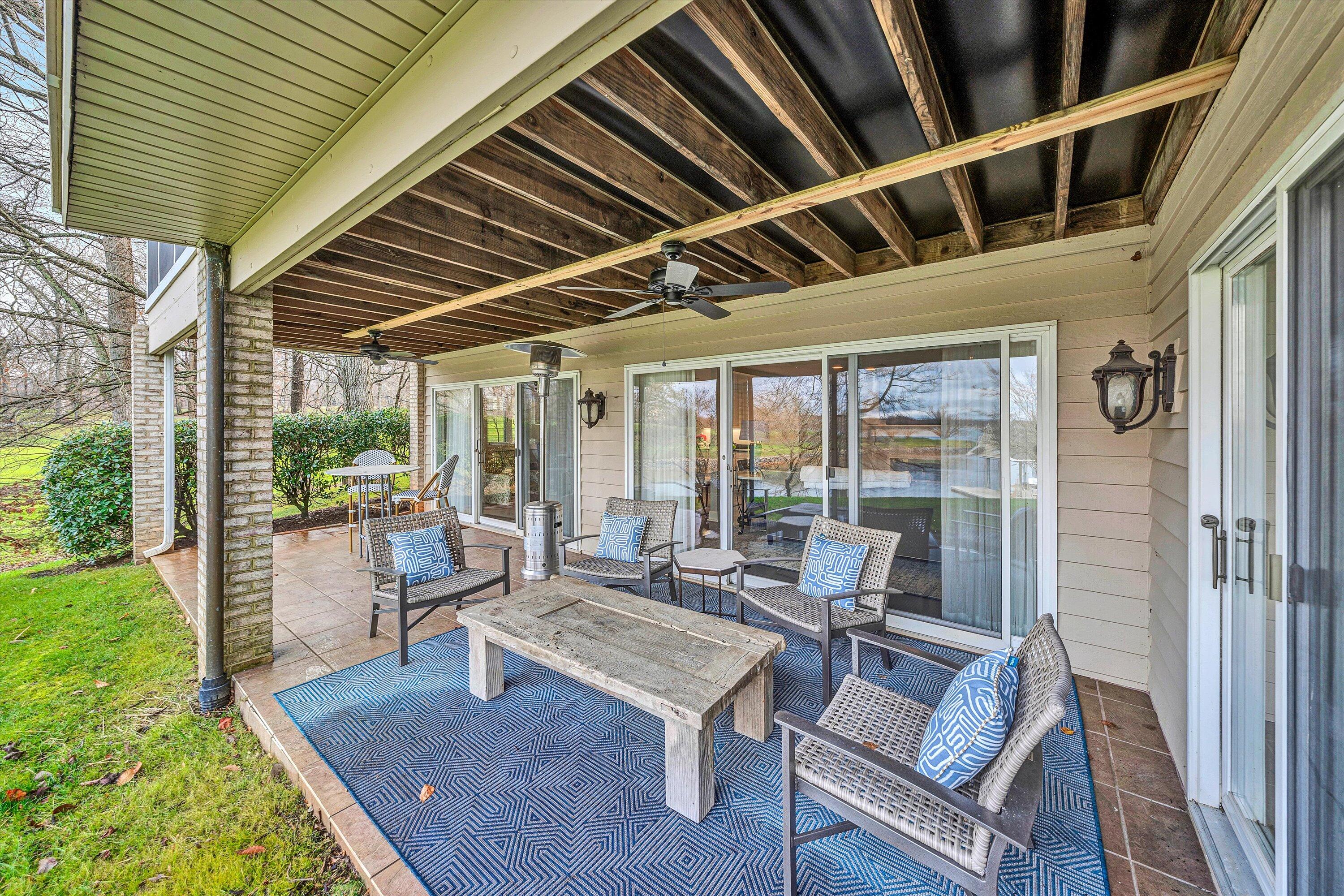 216 Island Green DR Unit: 11