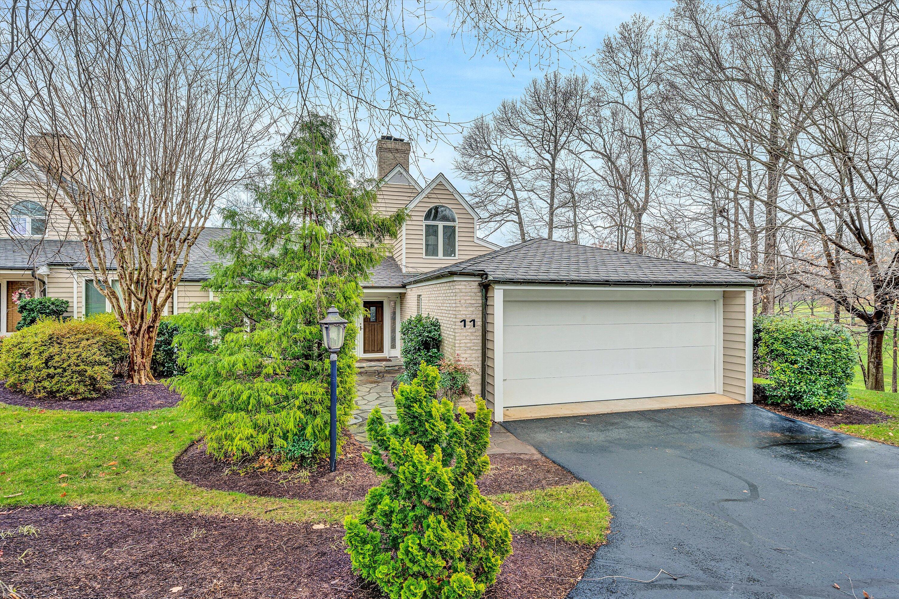 216 Island Green DR Unit: 11
