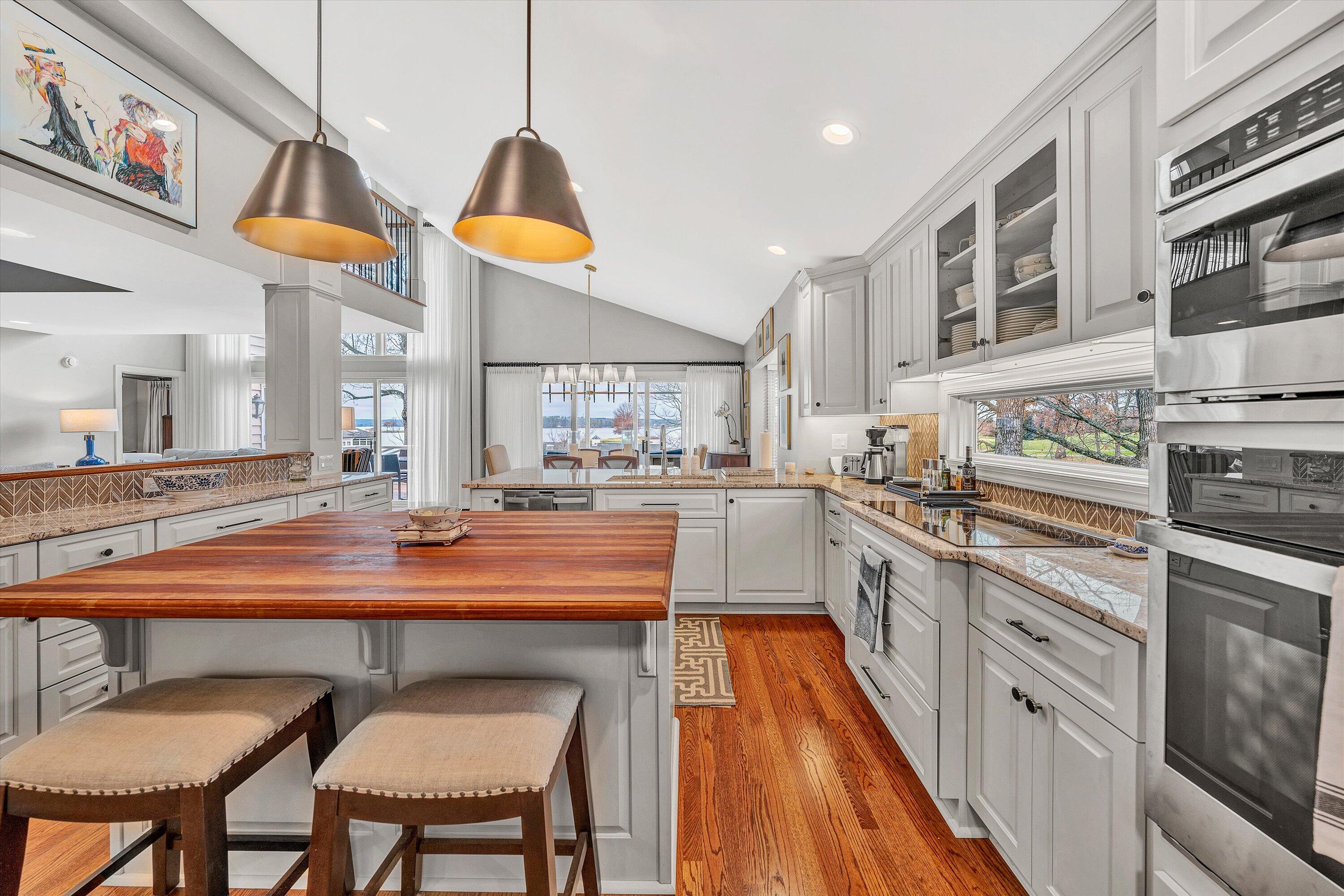 216 Island Green DR Unit: 11