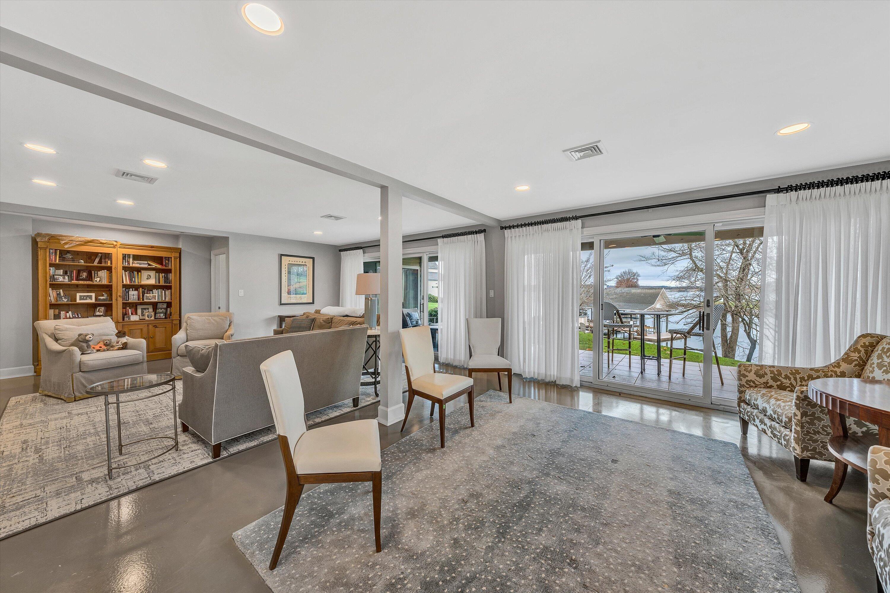216 Island Green DR Unit: 11