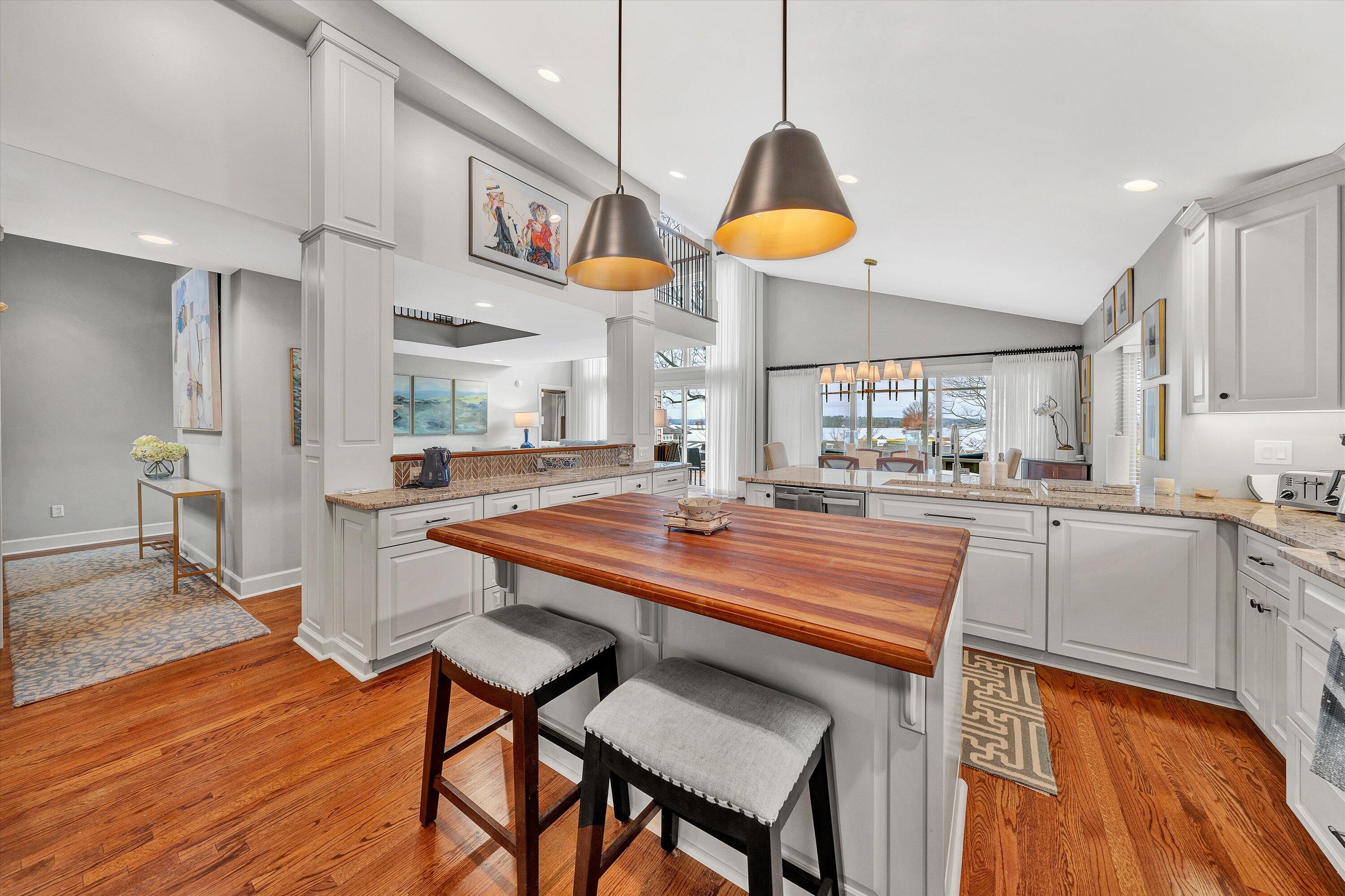 216 Island Green DR Unit: 11