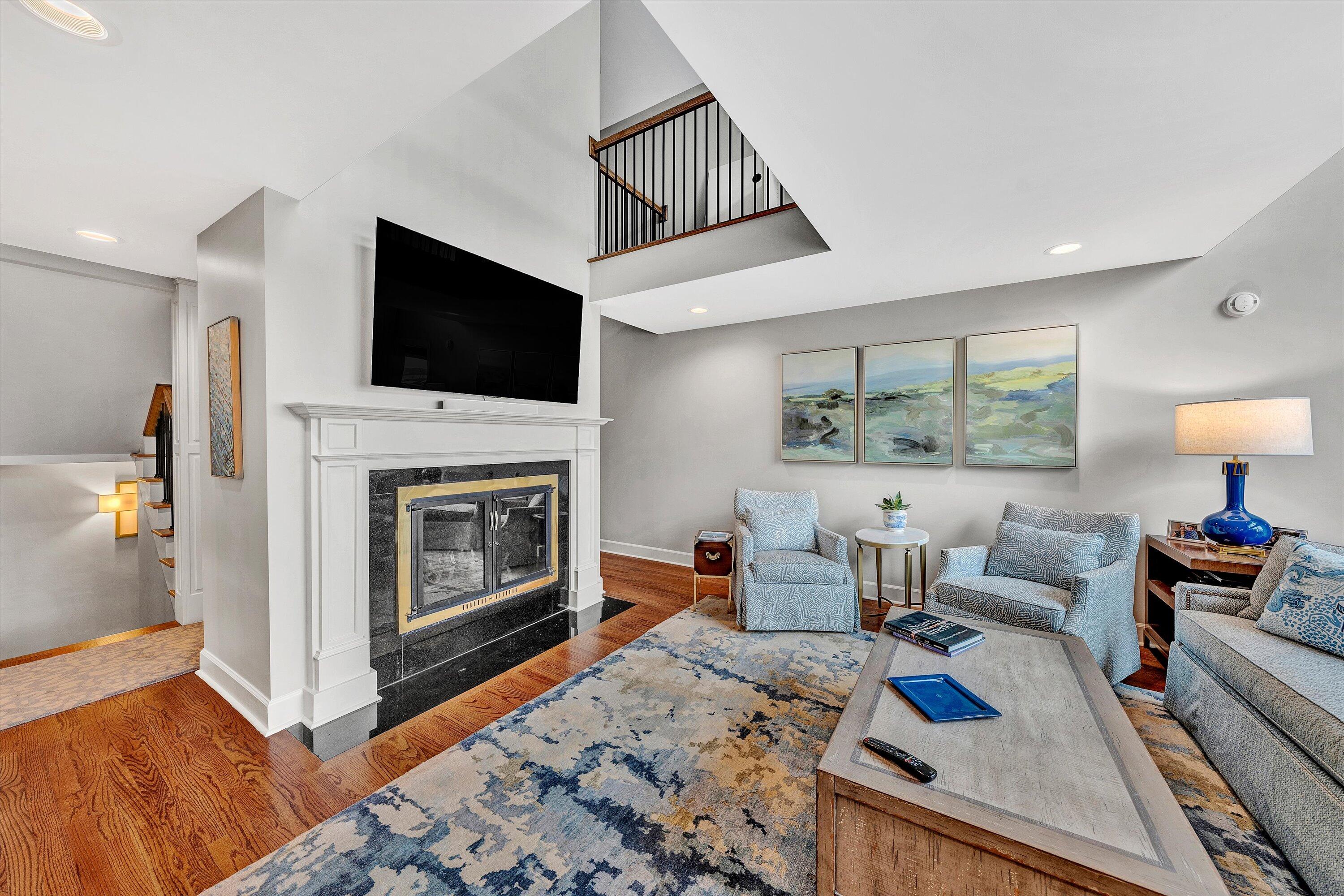 216 Island Green DR Unit: 11