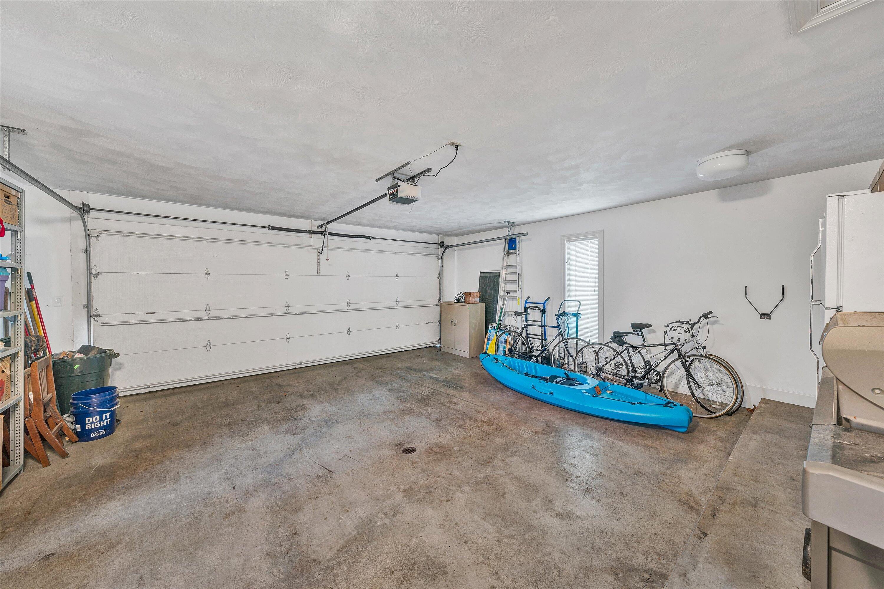 216 Island Green DR Unit: 11